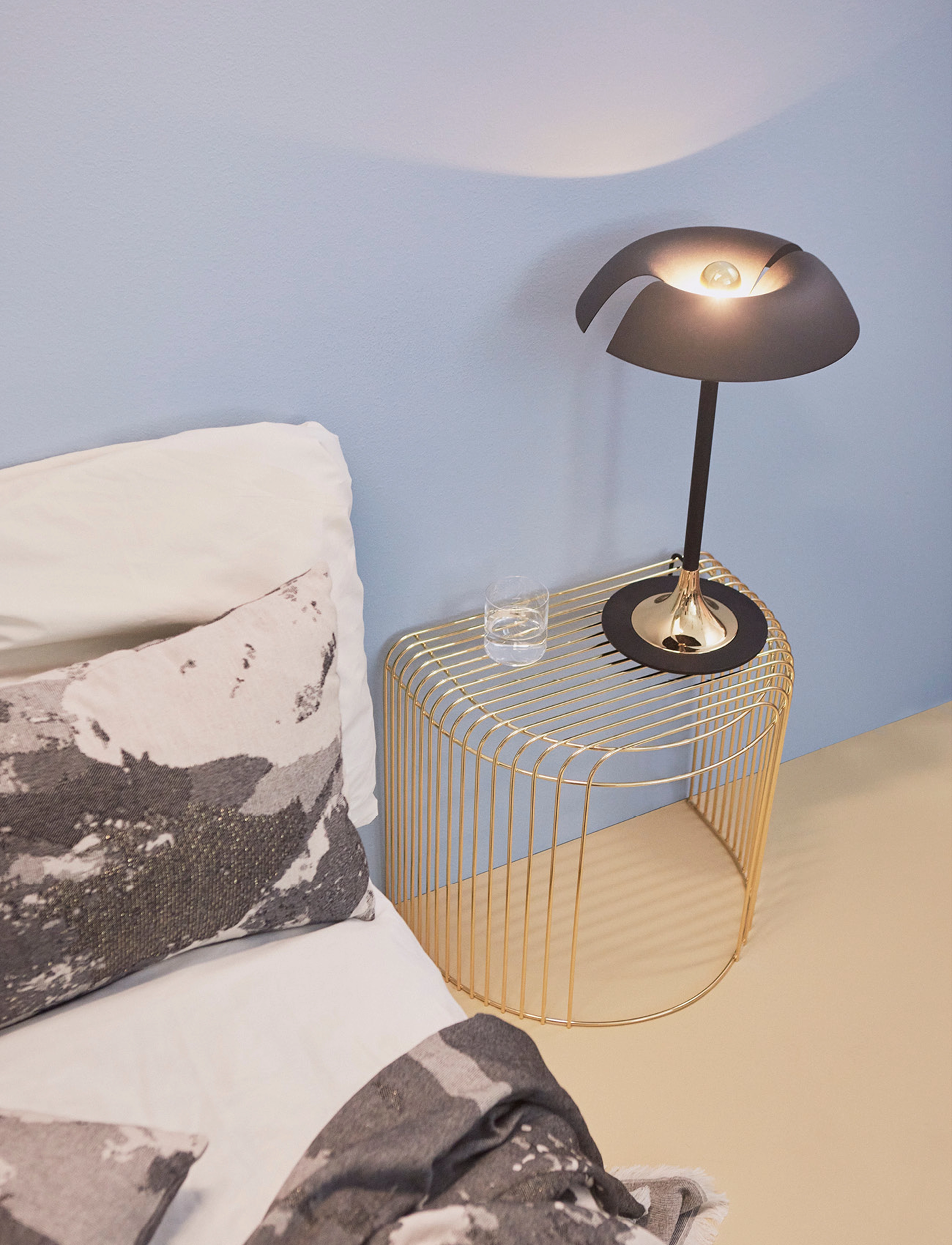 AYTM - CURVA table - gold - 4