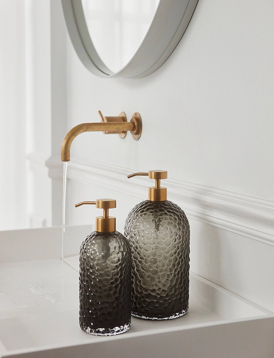 AYTM - ARURA dispenser - seifenspender & seifenschalen - black and gold - 2