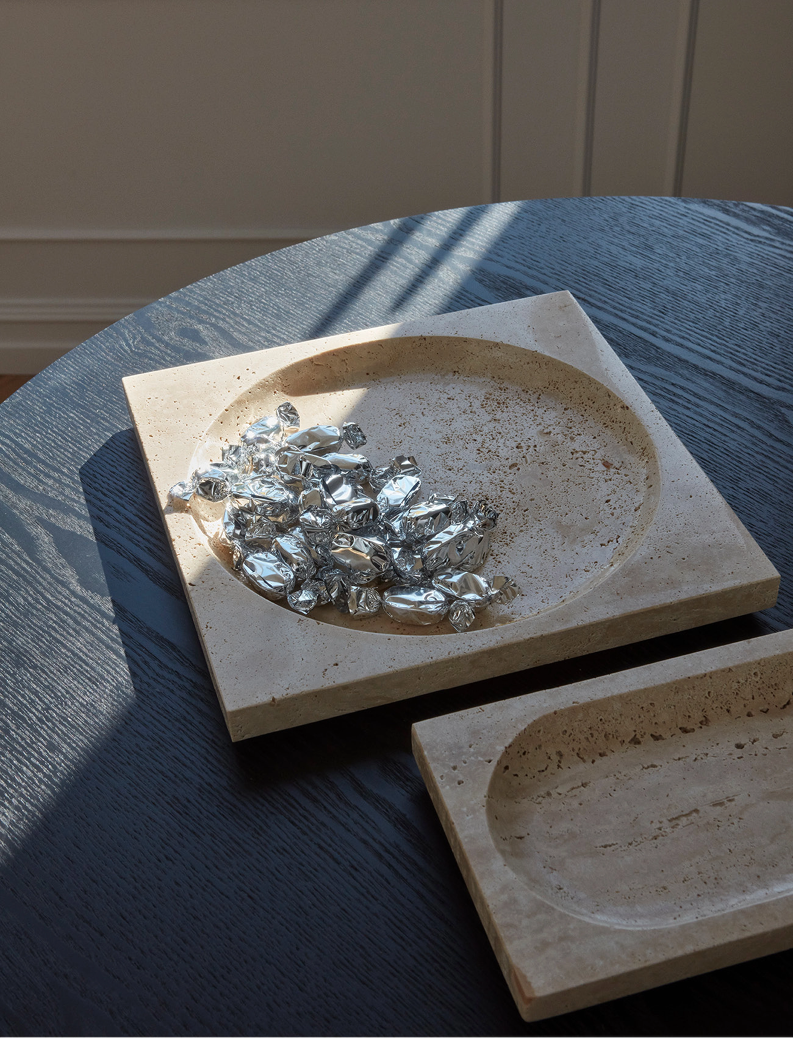 AYTM - REGINA dish - plats décoratifs - travertine - 3