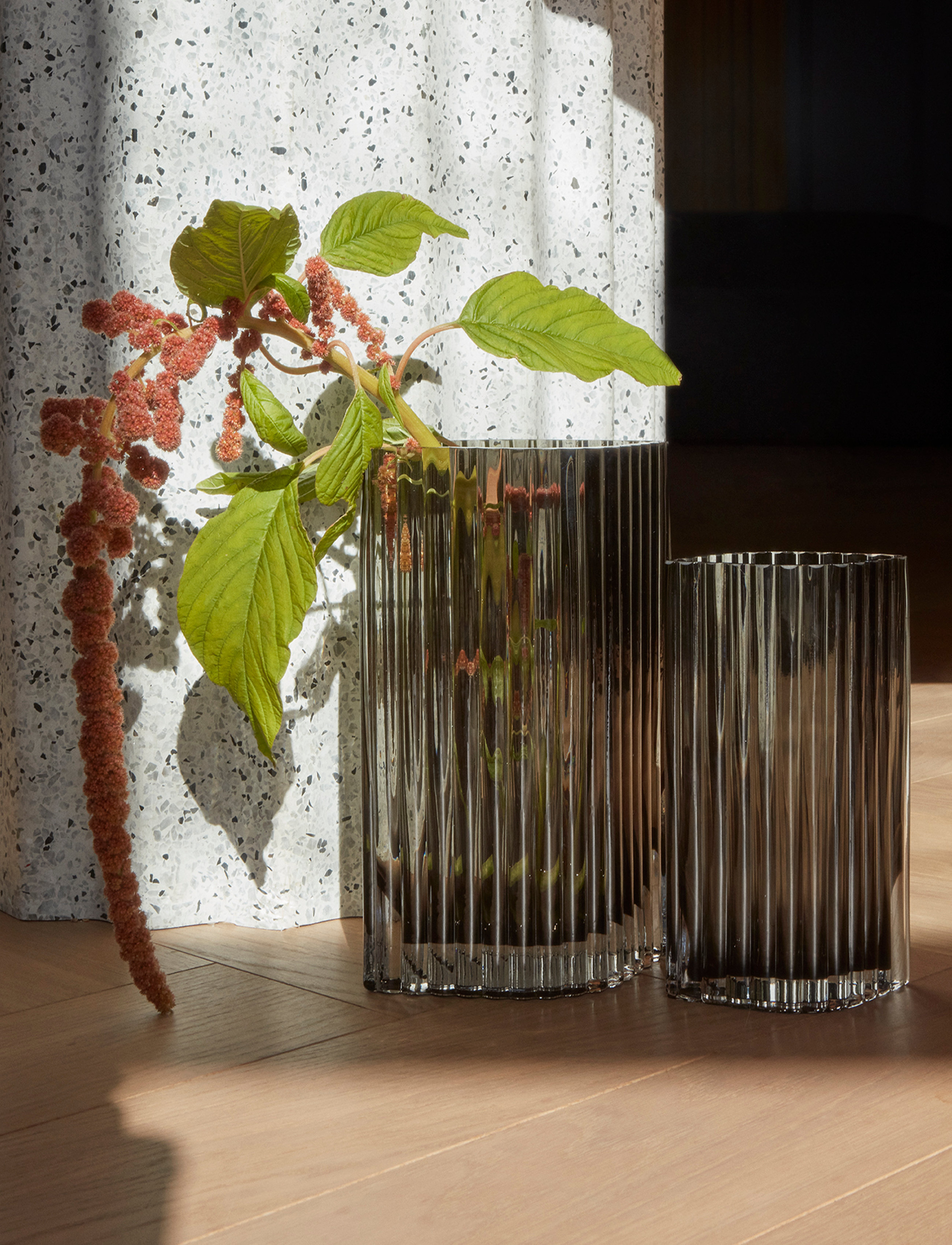 AYTM Folium Vase, H:25 cm, Black, Dekoration > Vaser, Unisex