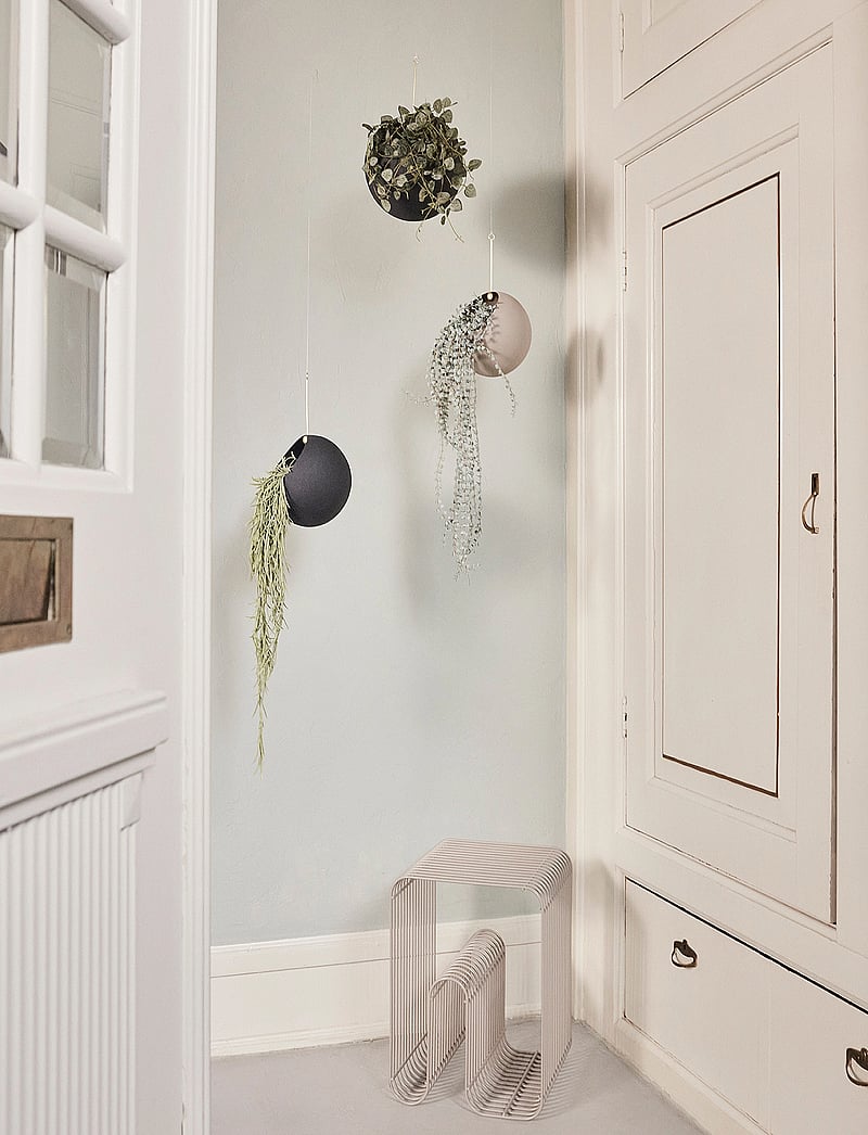 AYTM - GLOBE hanging flowerpot - blumentöpfe - black - 0