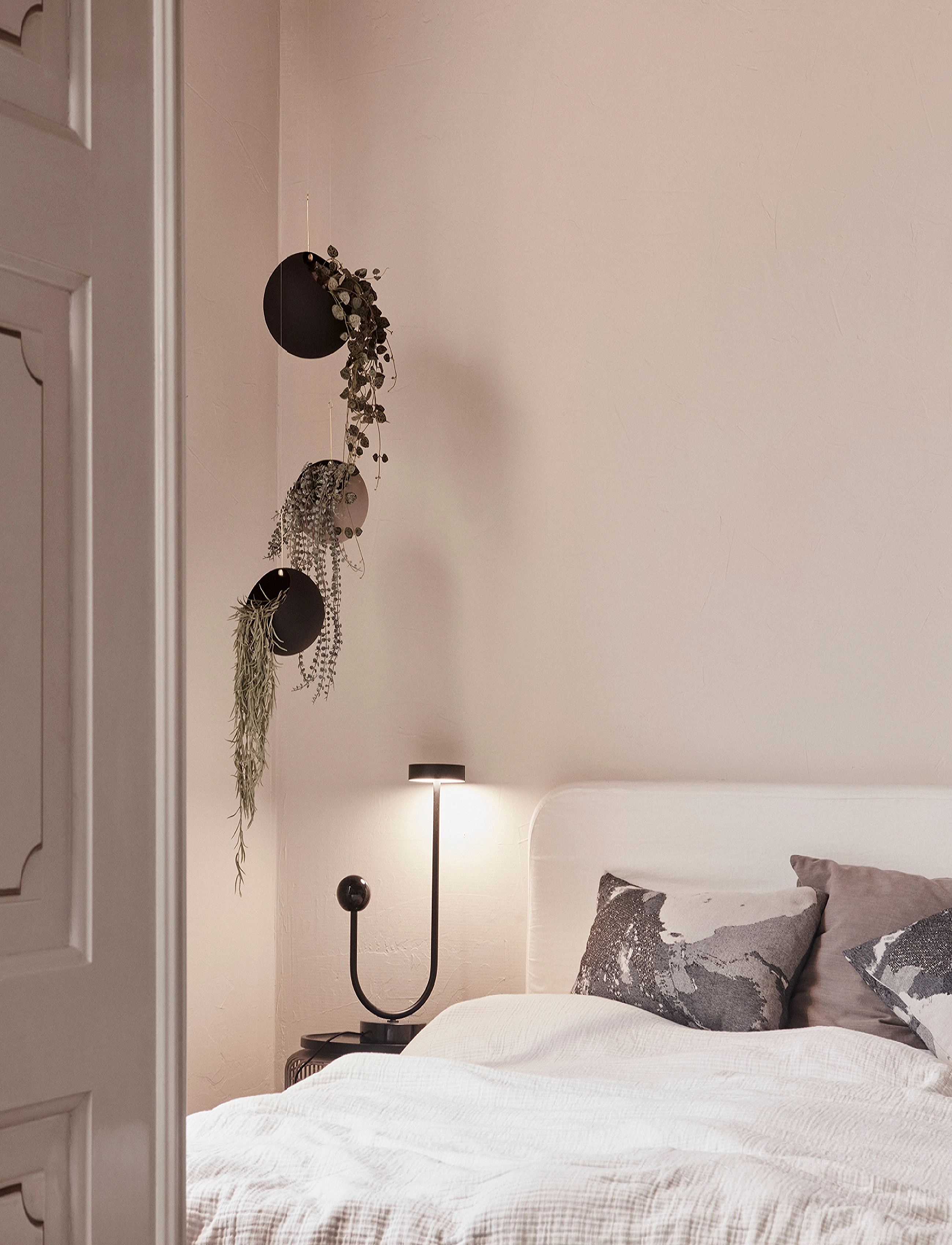 AYTM - GLOBE hanging flowerpot - krukor - taupe - 5