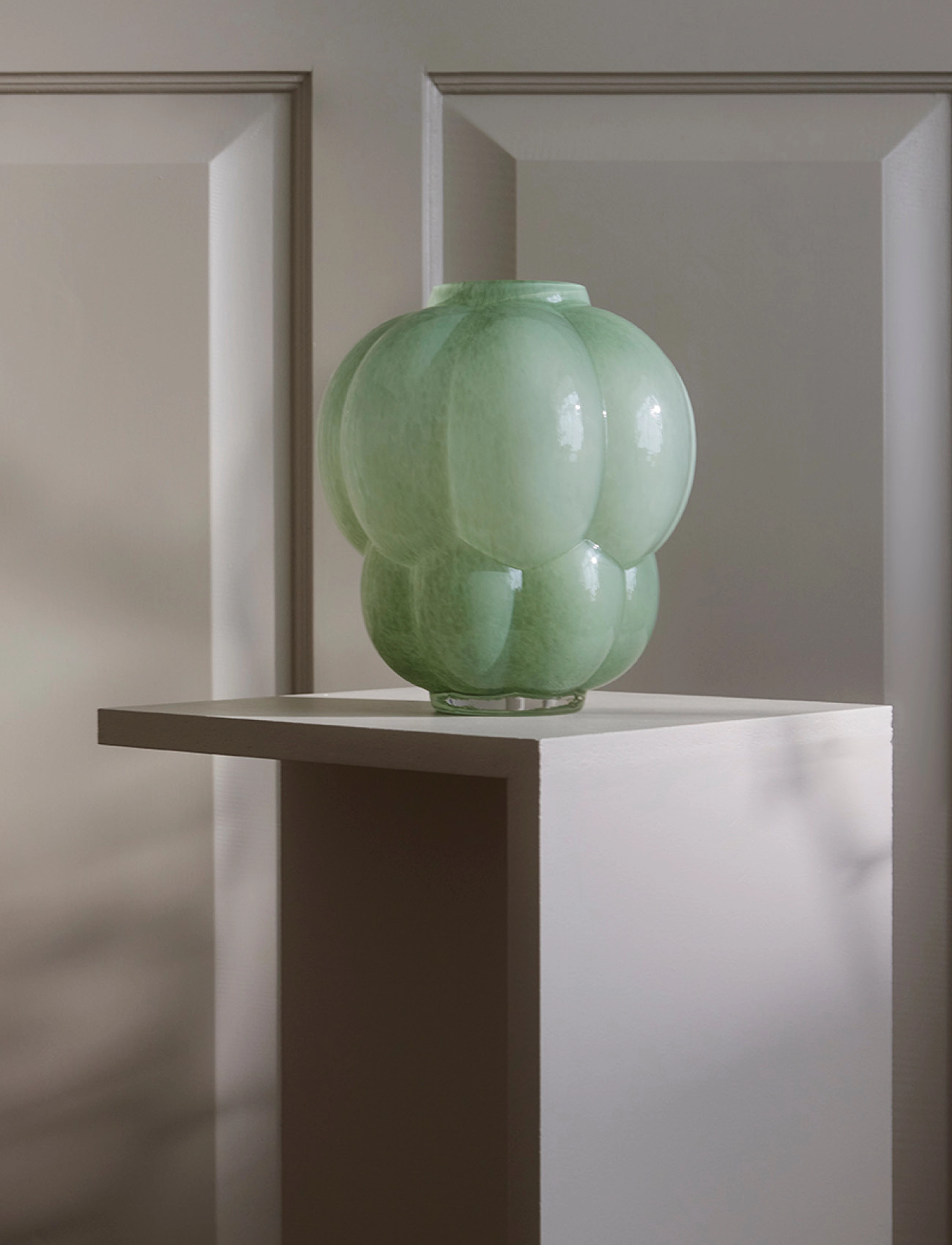 AYTM Uva Glas Vase, Ø20XH22 cm, Vases, Grün - Big Homeware