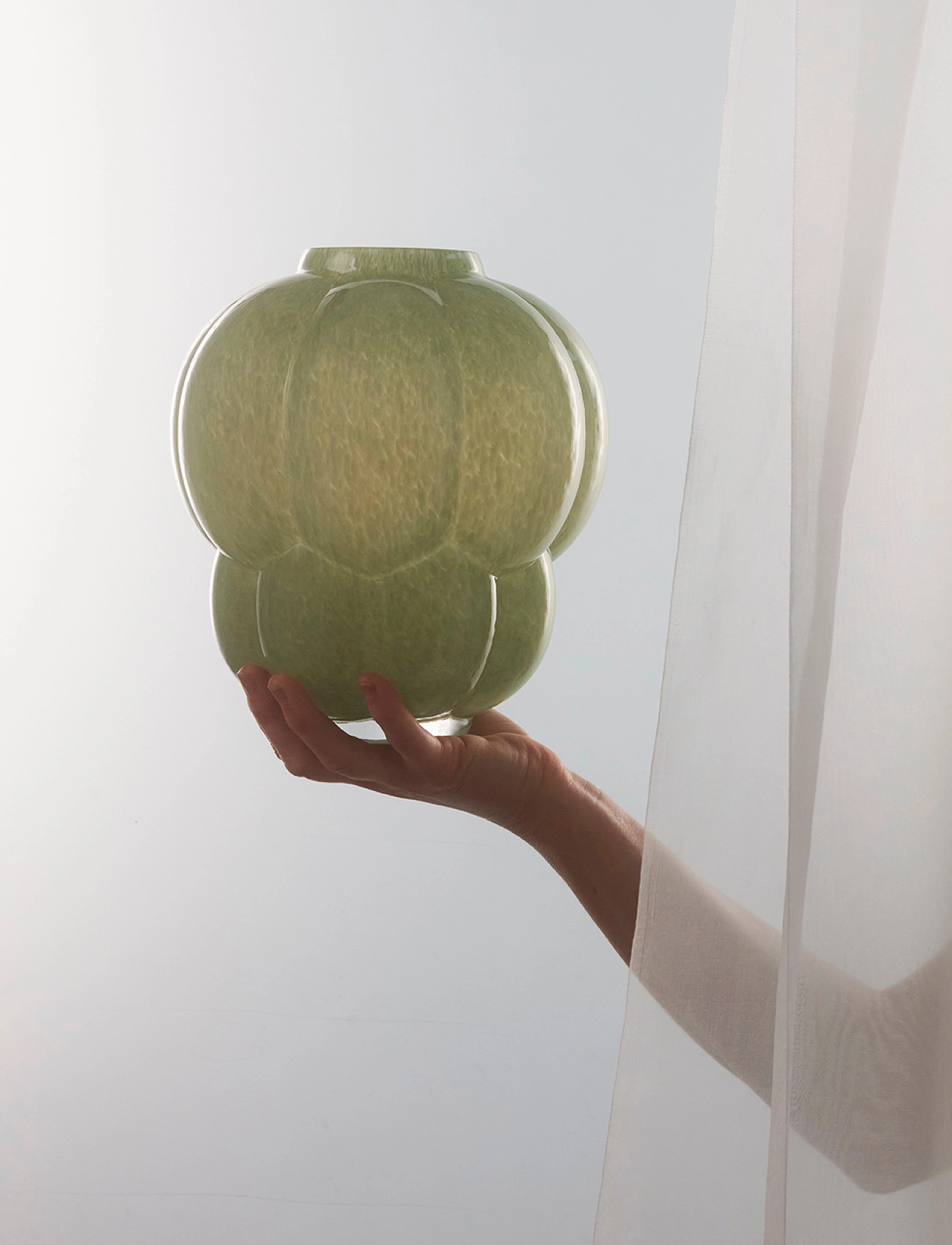 AYTM Uva Glas Vase, Ø26XH28 cm, Vases, Grün - Big Homeware