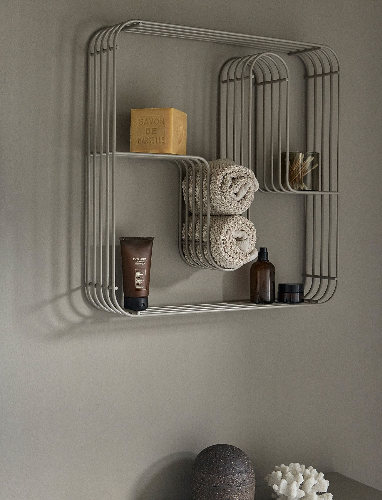 AYTM - CURVA display shelf square - badezimmerverwahrung - silver - 2