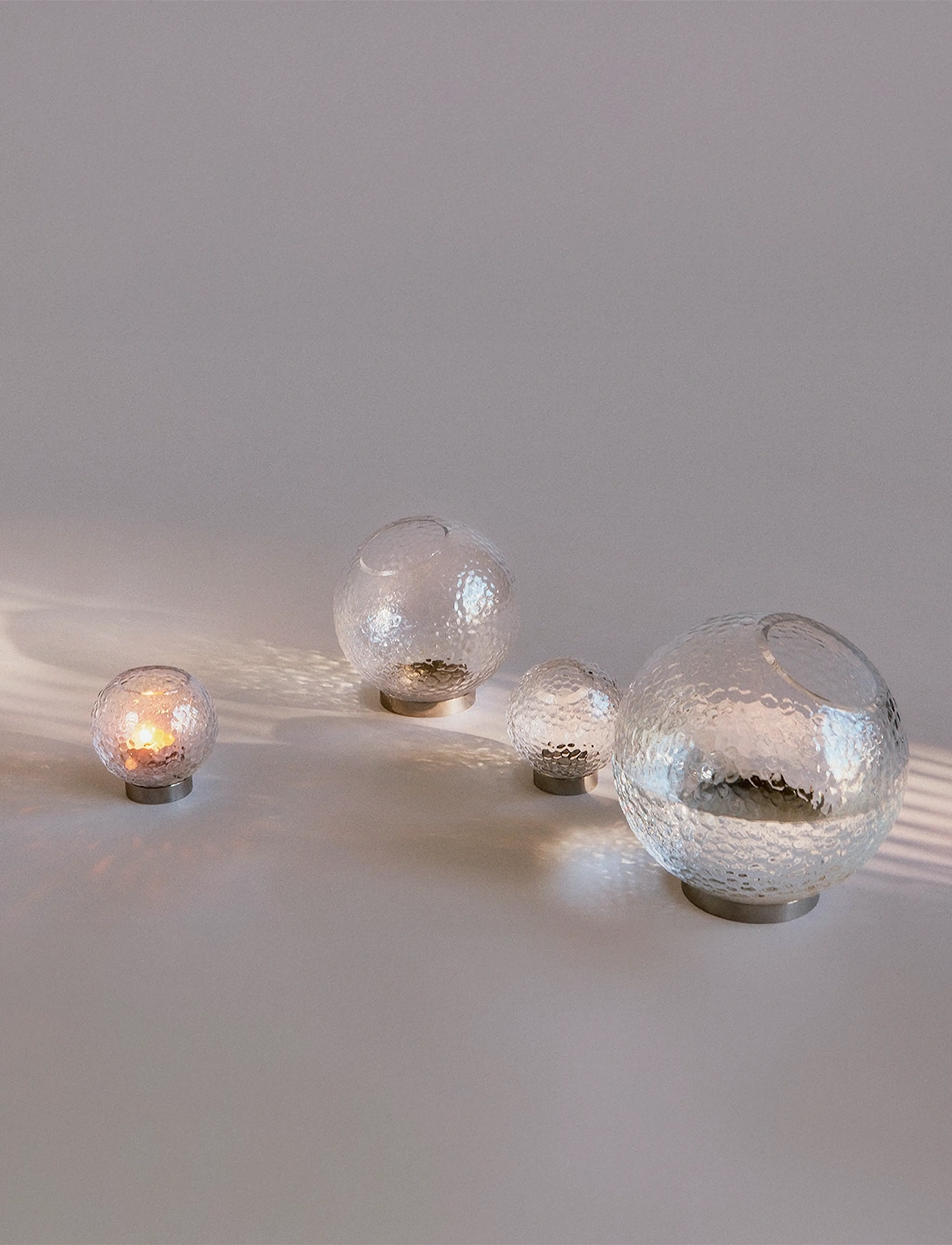AYTM Globe Bubbles Vase Med Holder, Ø17XH17 cm, Nude, Vaser > Cylindervaser, Unisex