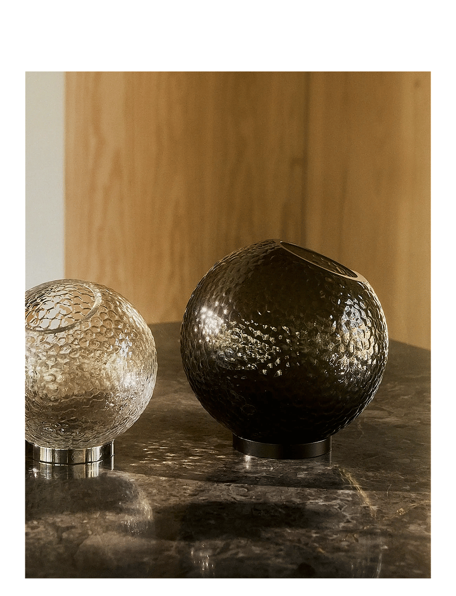 AYTM - GLOBE BUBBLES vase w. stand - vasen - black - 2
