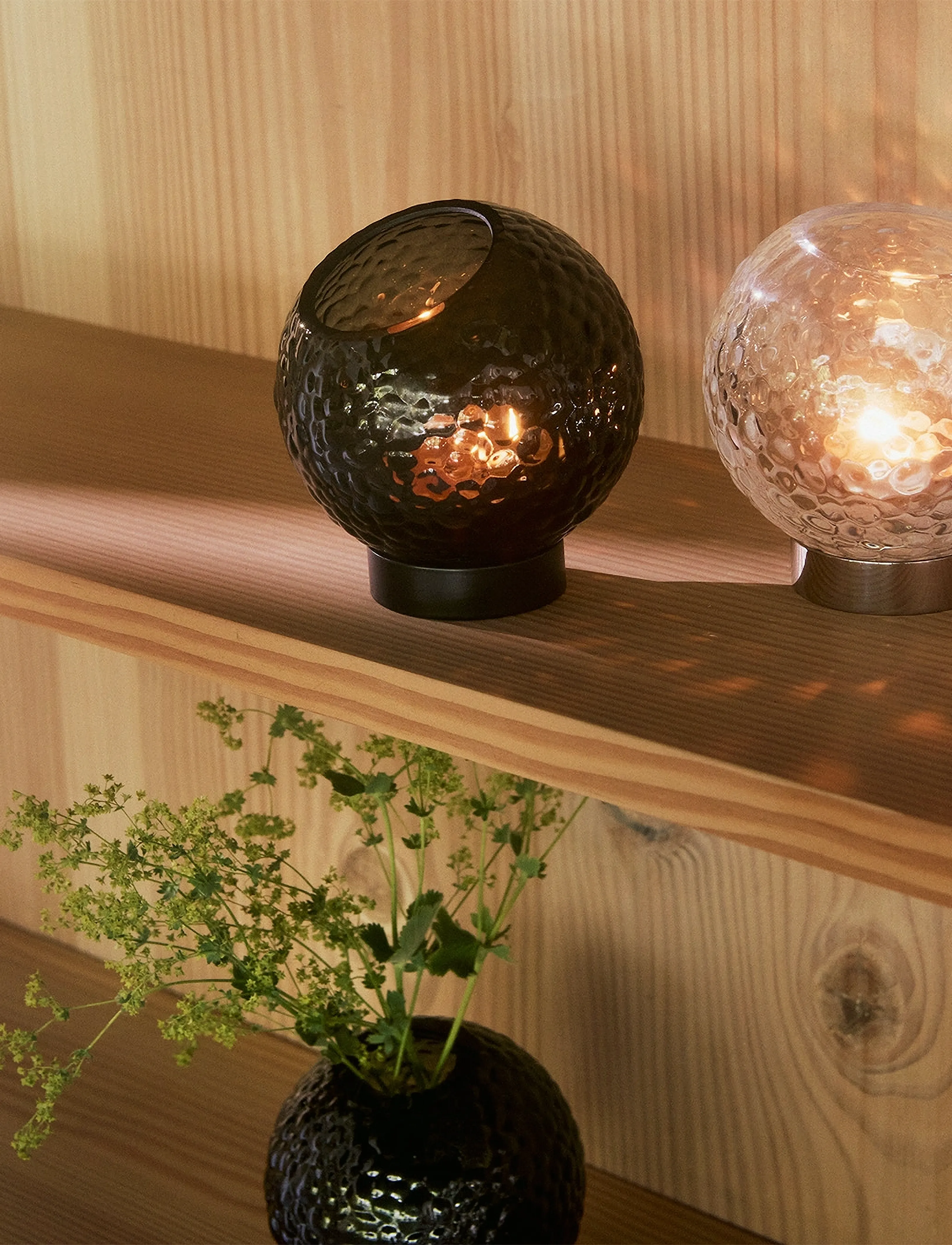 AYTM Globe Bubbles Fyrfadsstage Med Holder, Ø10XH9.5 cm, Vases, Schwarz - Cylinder Homeware