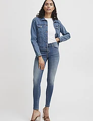 b.young - Lola Luni jeans - - kitsad teksad - light blue - 2