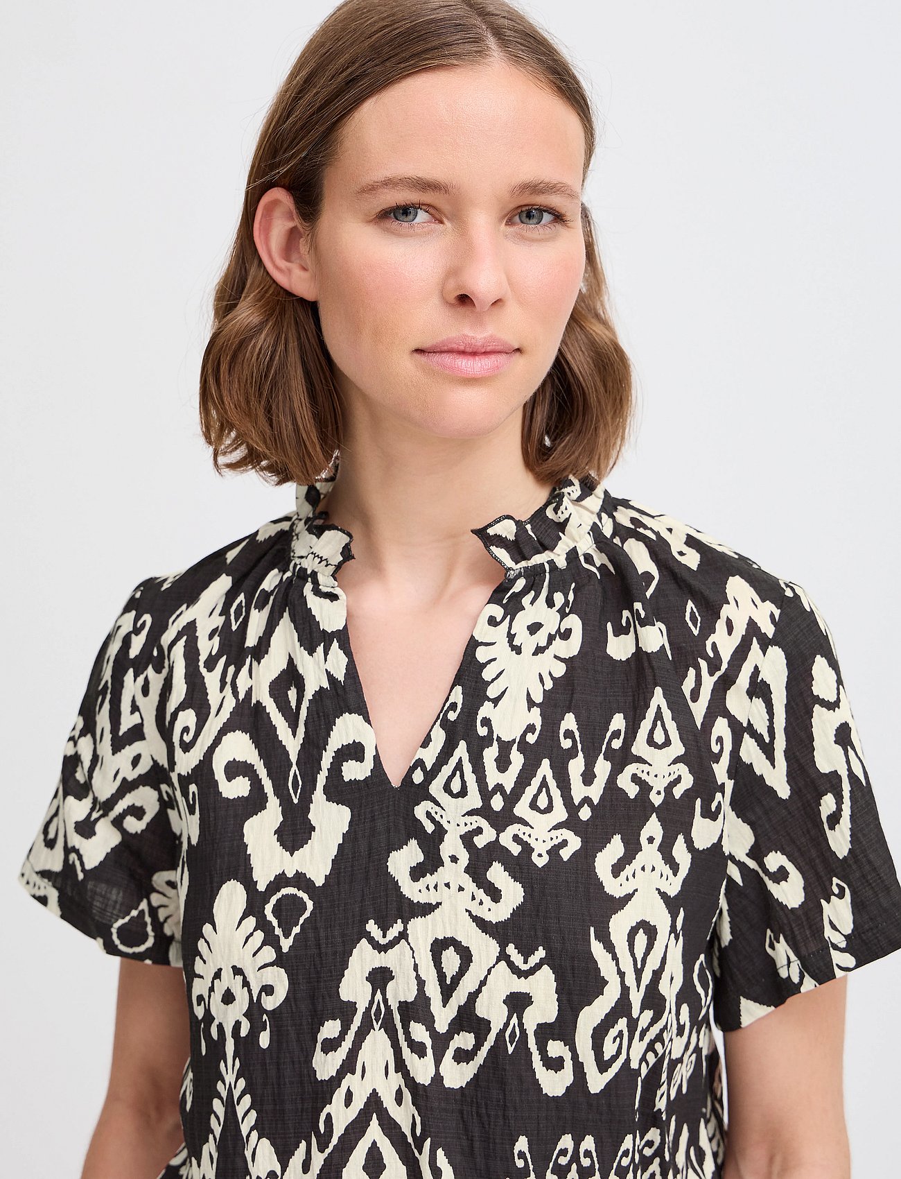 BYJASMINA VNECK BLOUSE - - BLACK ETH MIX