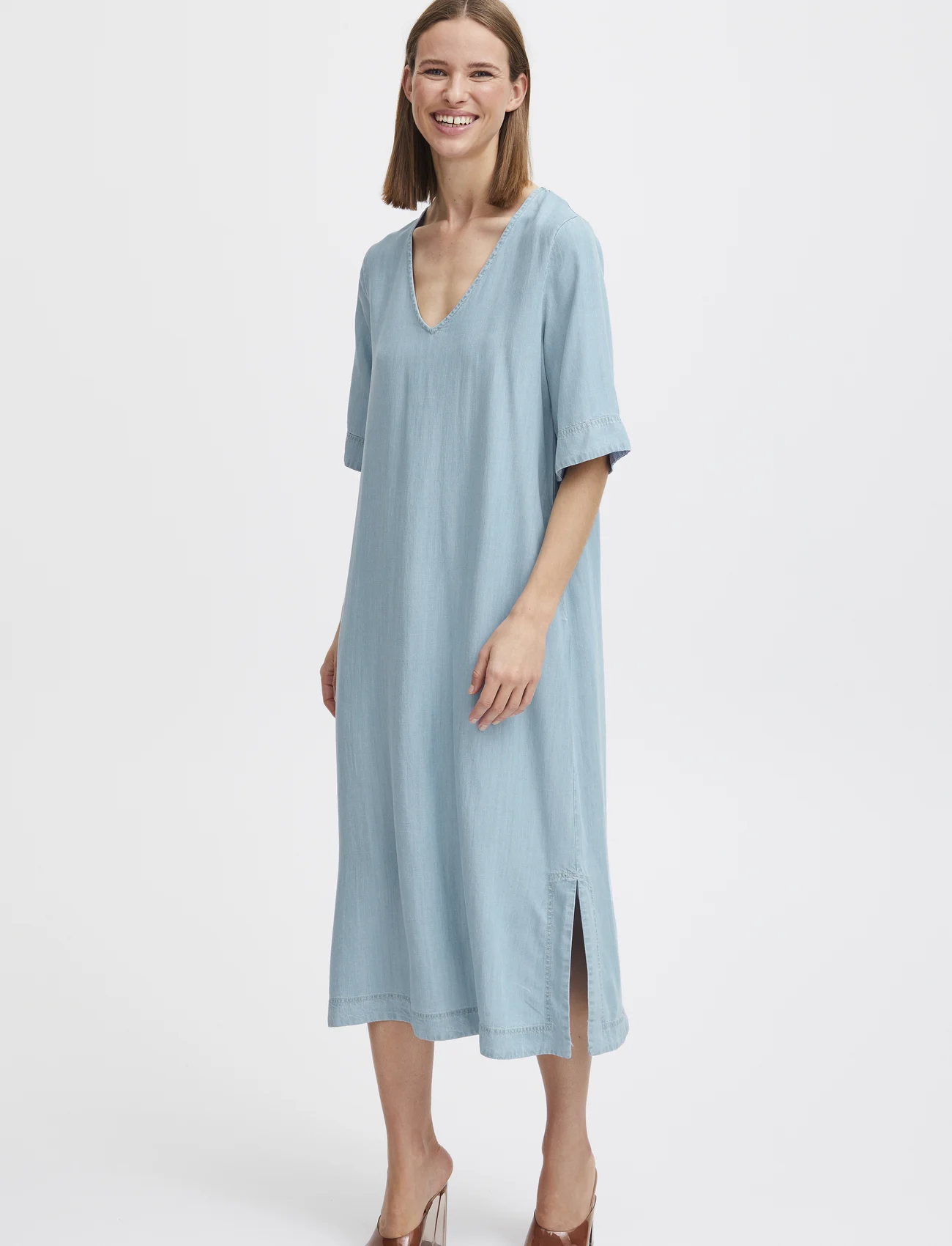 b.young - BYLANA VNECK DRESS 2 - - denim dresses - ligth blue denim - 1