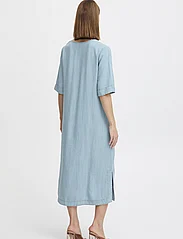 b.young - BYLANA VNECK DRESS 2 - - denimkjoler - ligth blue denim - 3