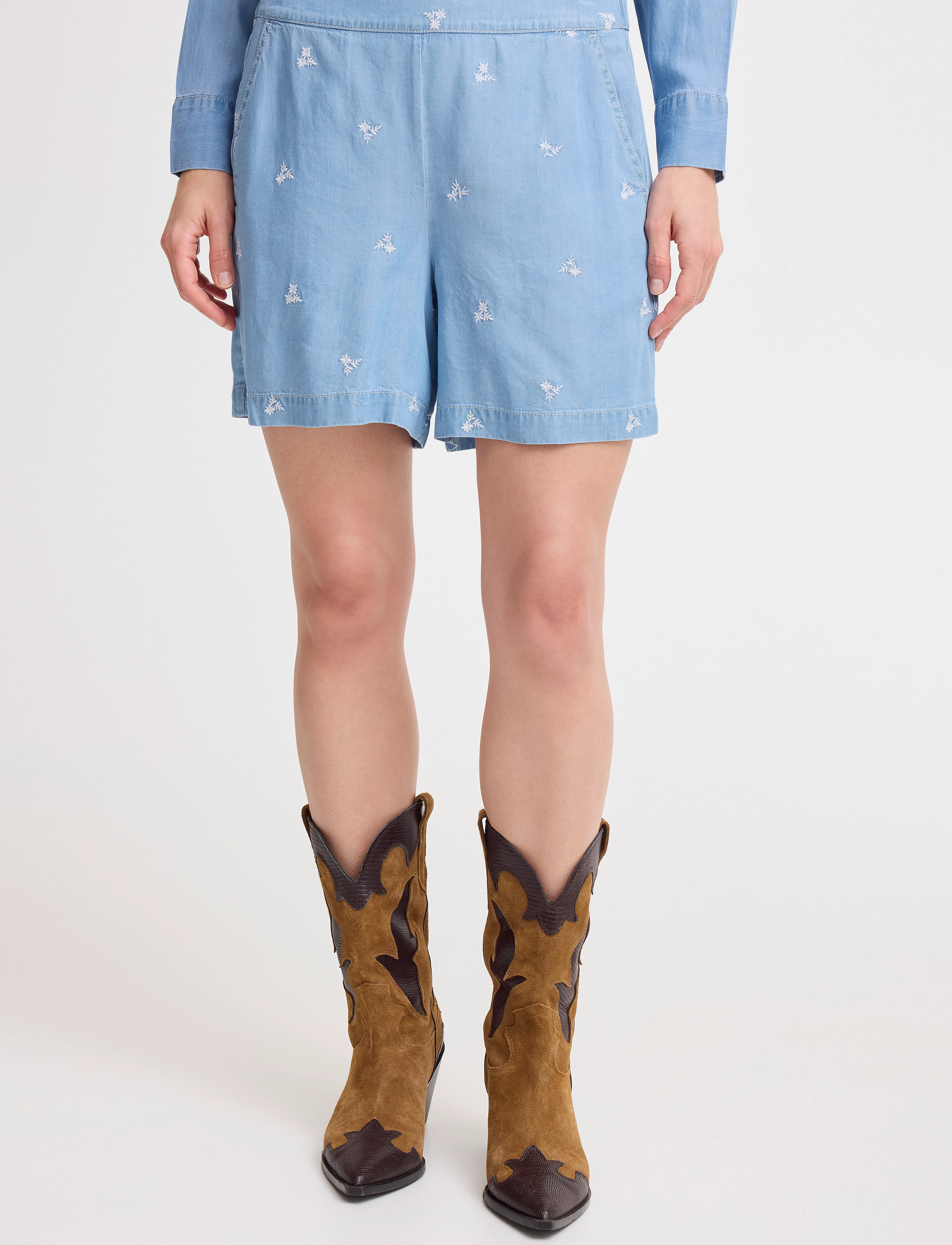 b.young - BYKOSMO SHORTS - - casual shorts - light blue denim flower - 4