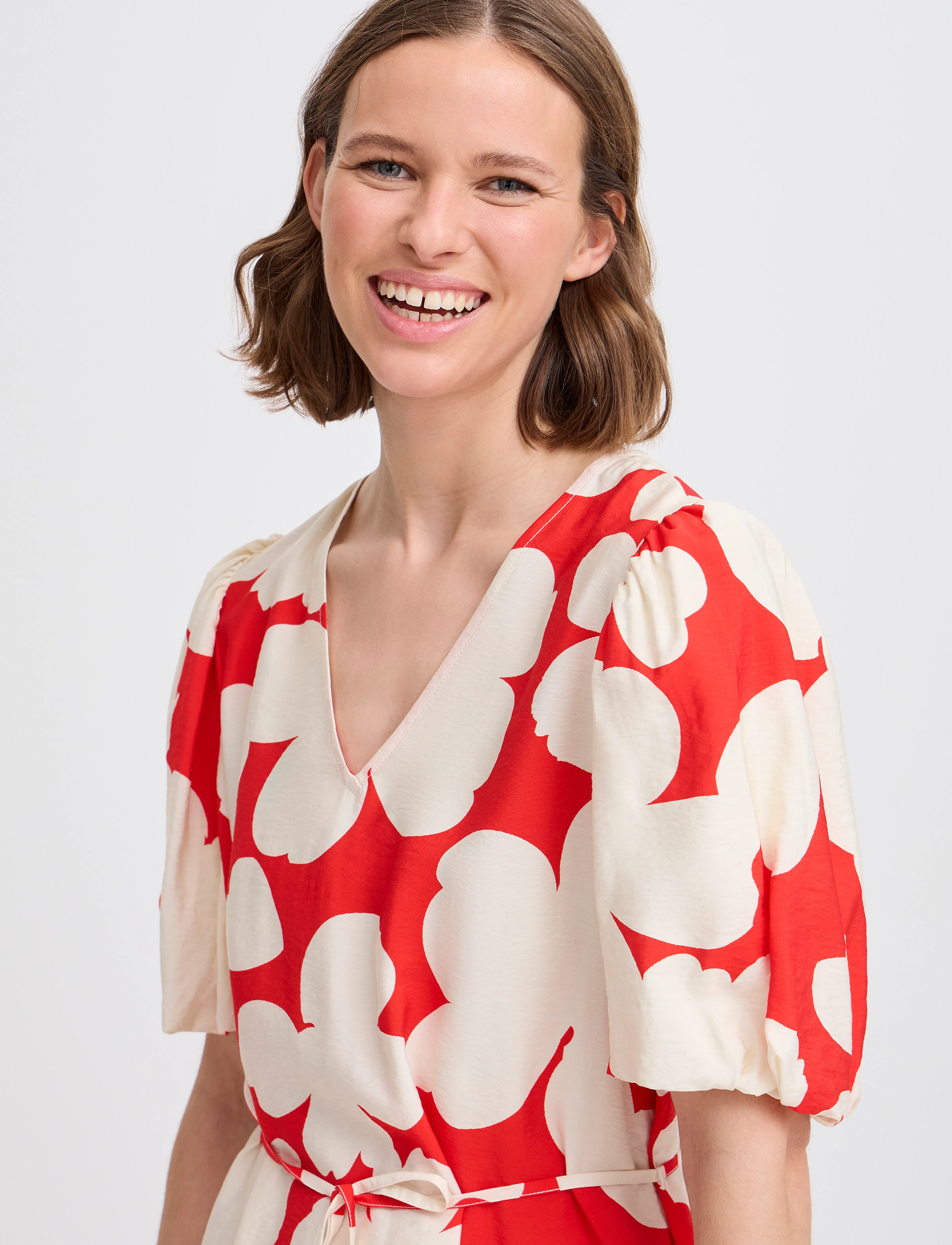 b.young BYIBINE SHORT DRESS 6 - - Kjoler - FLAME FLOWER MIX / red