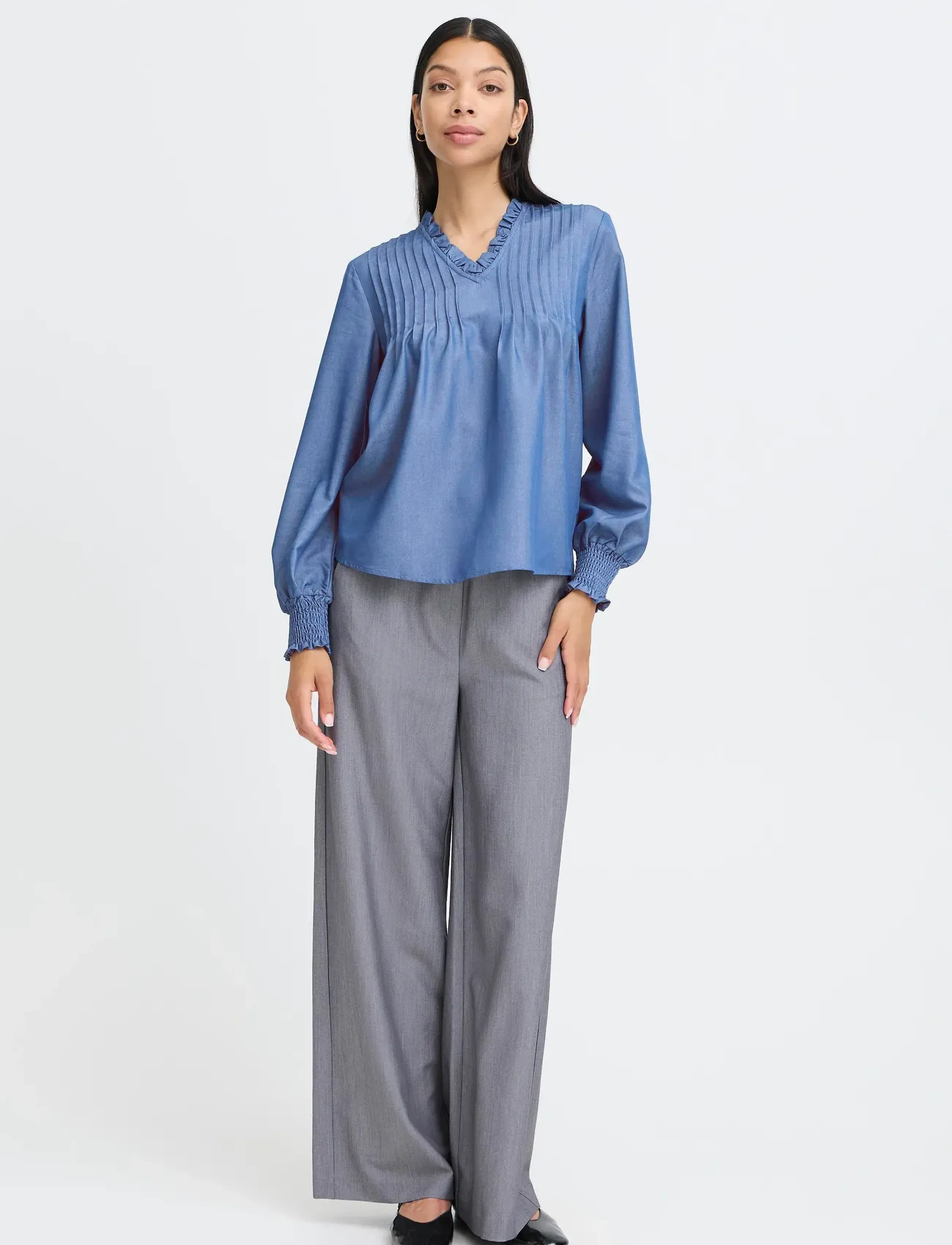 b.young - BYXKAORU VNECK BLOUSE - pikkade varrukatega pluusid - mid blue denim - 4