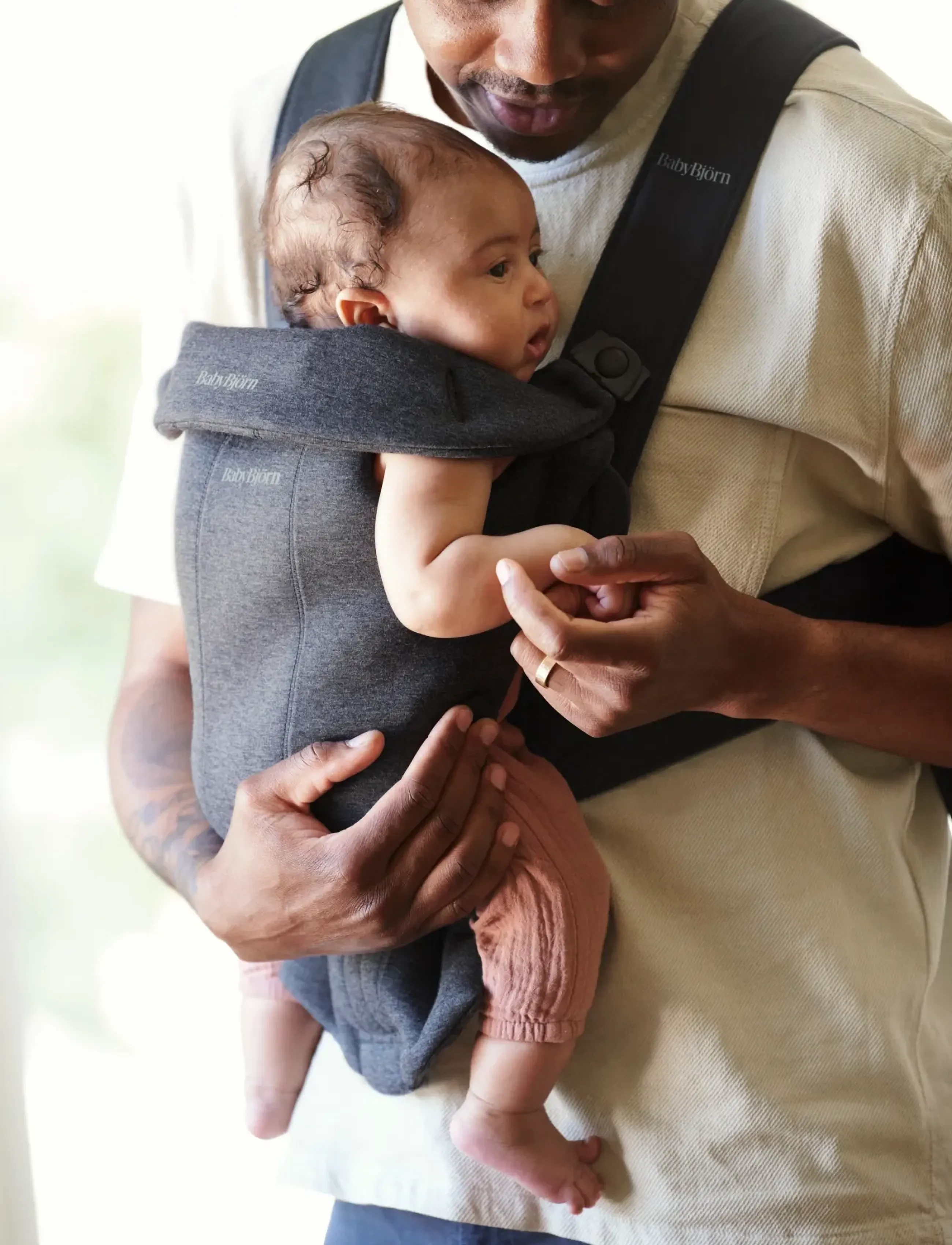 BabyBjörn Babybjörn Baby Carrier Mini, 3D Jersey, Charcoal Grey, One Size, Grey, Baby Carriers & Baby Wraps > Baby Carries, Børn