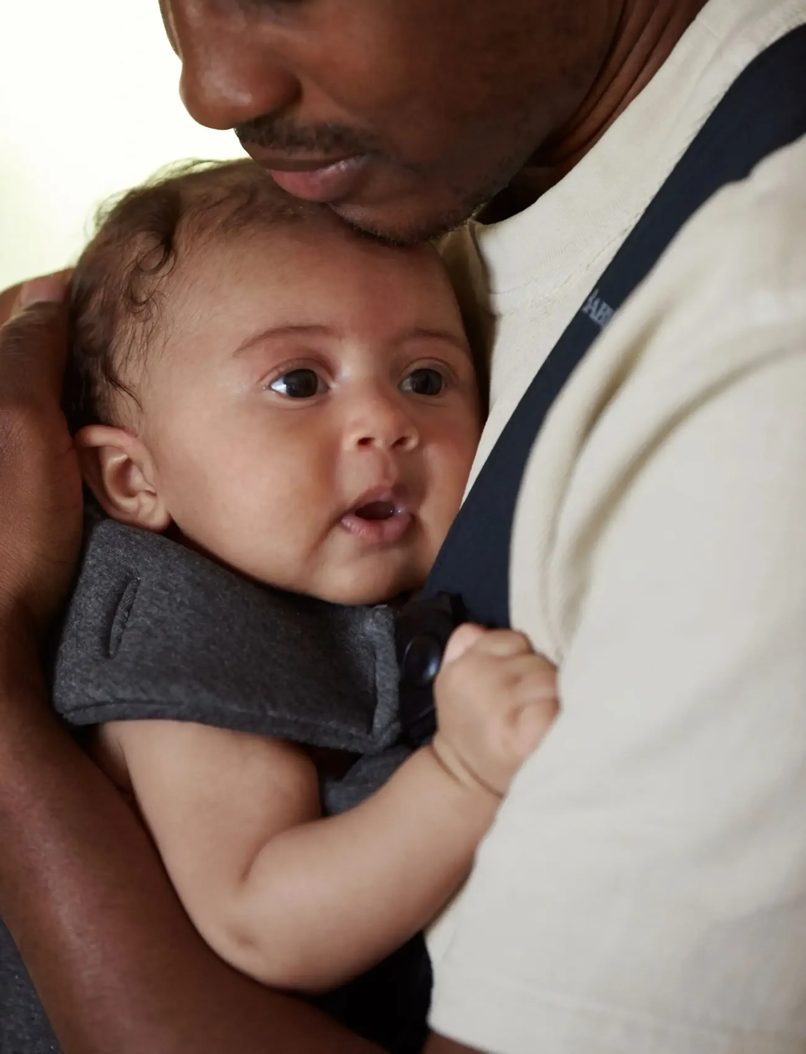 BabyBjörn - BabyBjörn Baby Carrier Mini, 3D Jersey, Charcoal Grey - babytragen - charcoal grey - 2