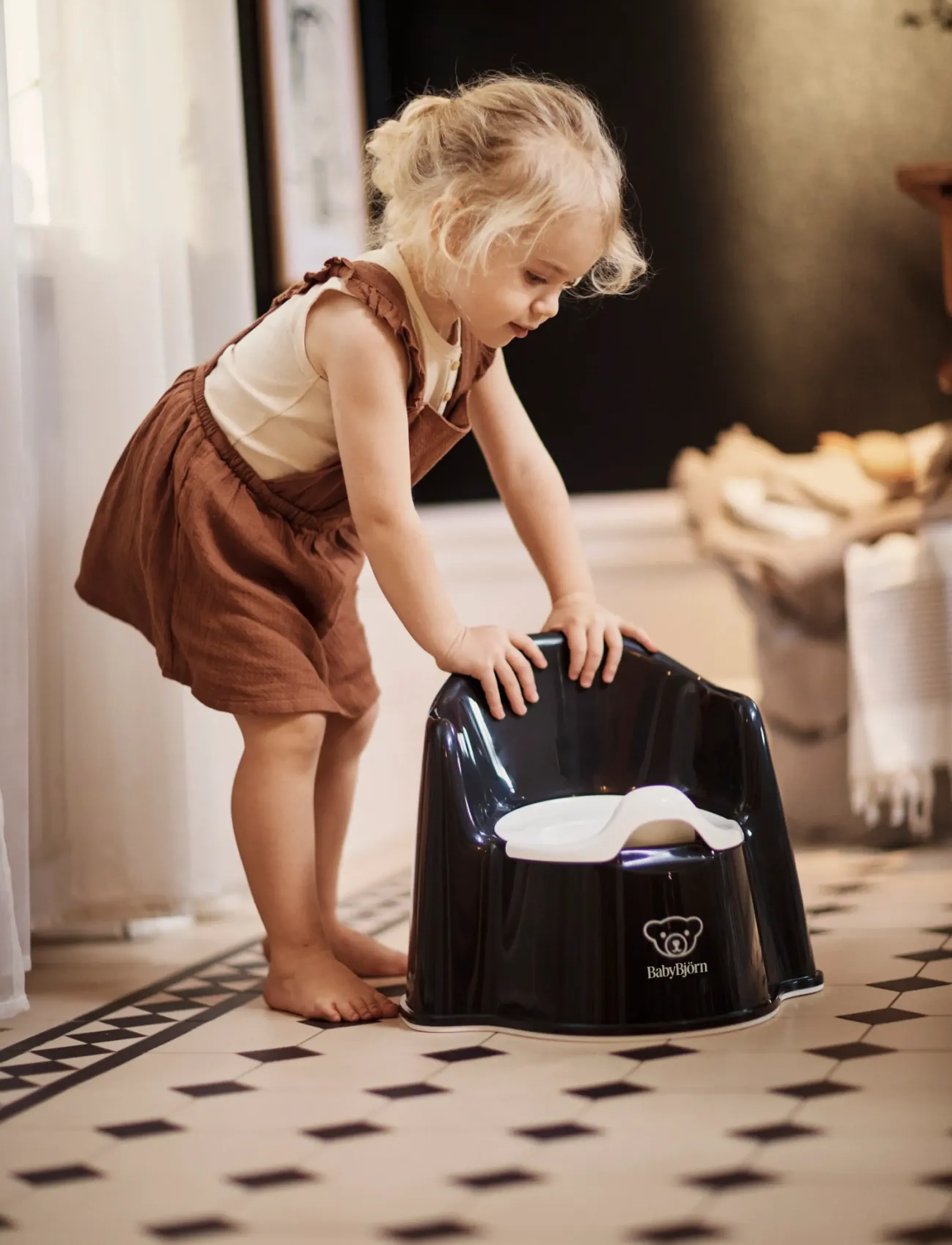 BabyBjörn - BabyBjörn Potty Chair, Deep Black/White - töpfchen - deep black/white - 4