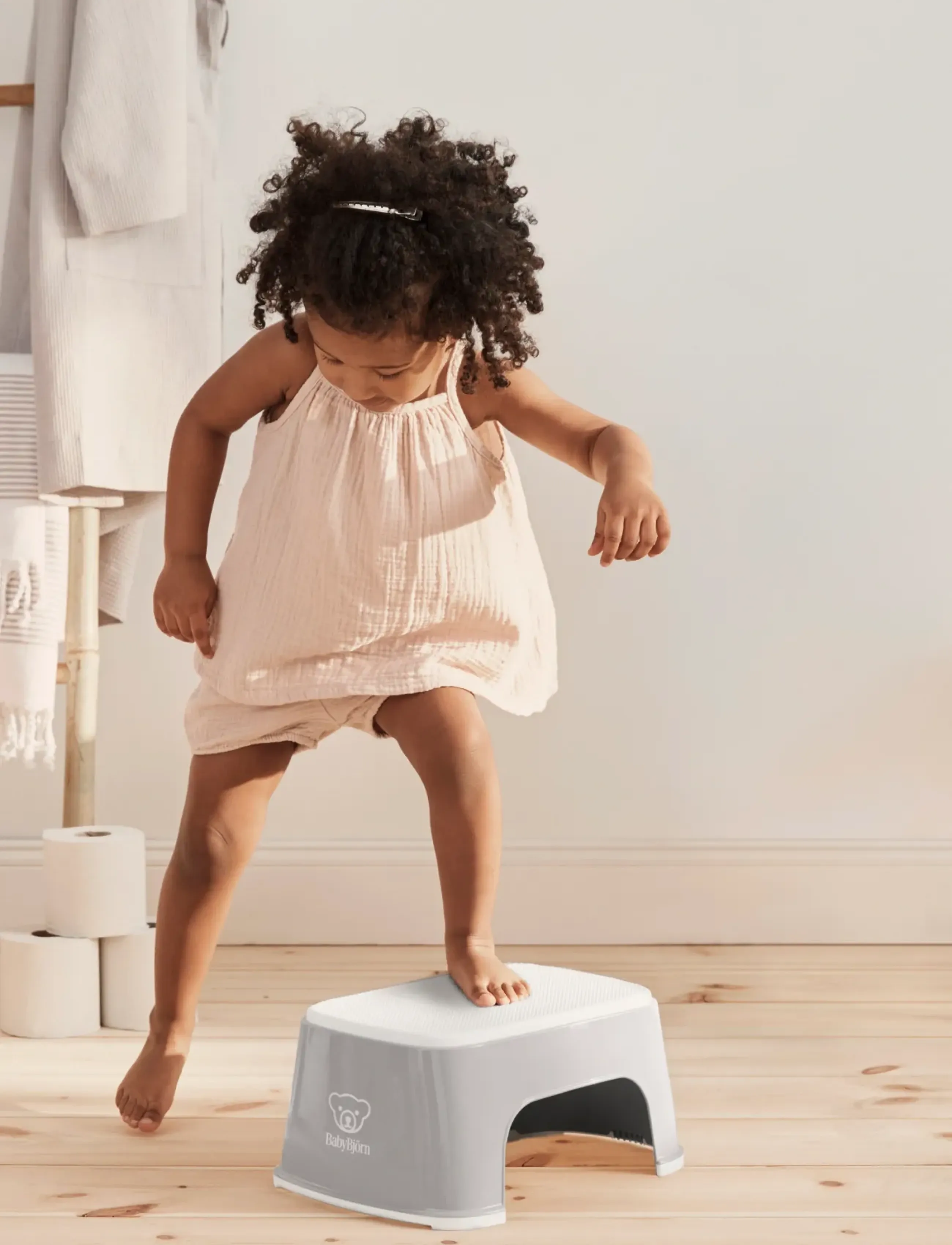 BabyBjörn Babybjörn Step Stool, Grey/White, One Size, Multi/patterned, Care & Hygiene > Hygiene Accessories, Børn