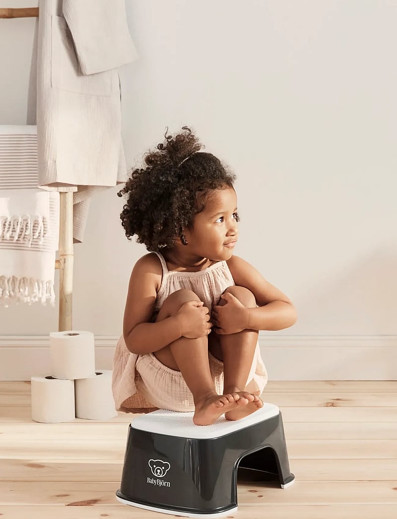 BabyBjörn - BabyBjörn Step Stool, Black/White - hygiene accessories - black/white - 0