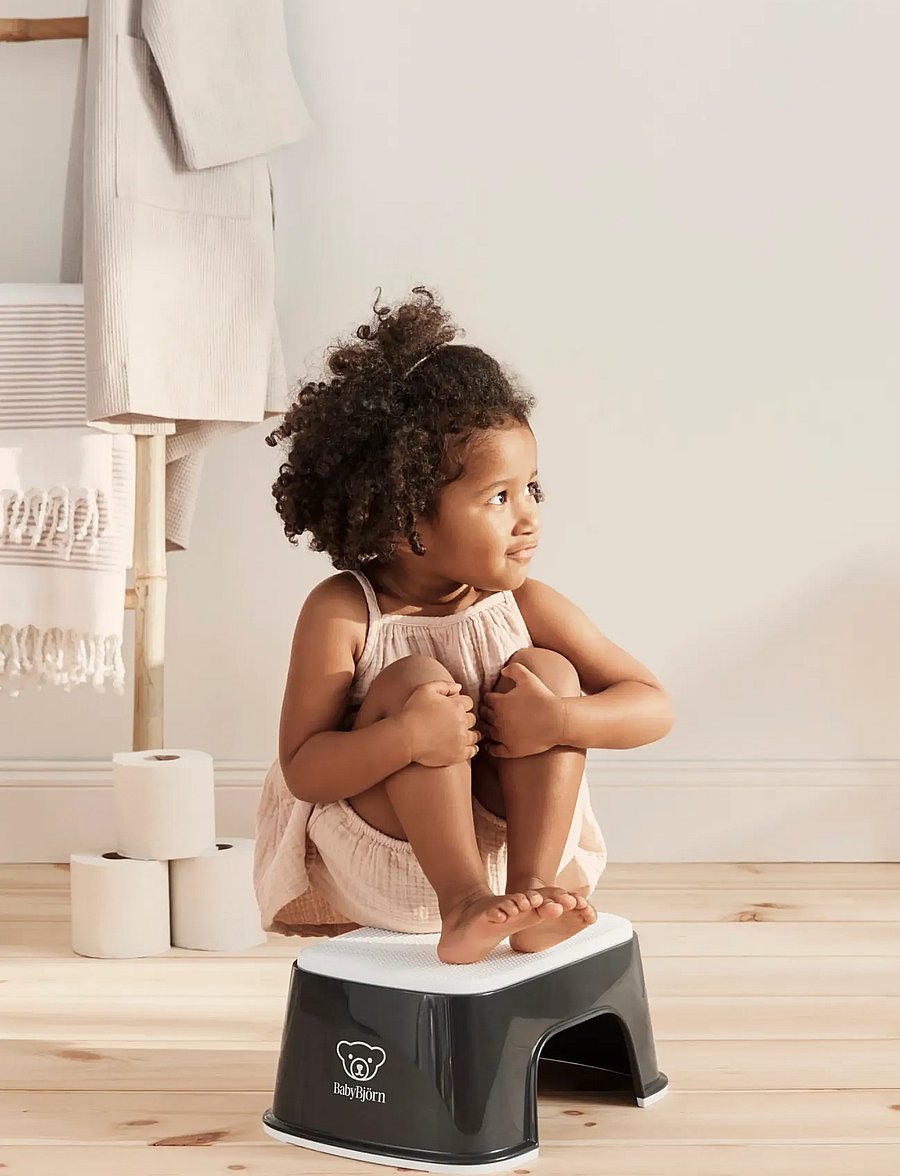 BabyBjörn - BabyBjörn Step Stool, Black/White - tritthocker - black/white - 0
