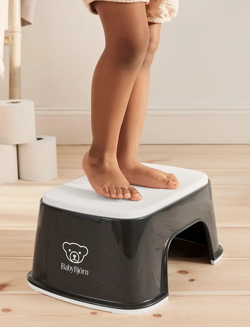 BabyBjörn - BabyBjörn Step Stool, Black/White - hygiene accessories - black/white - 4