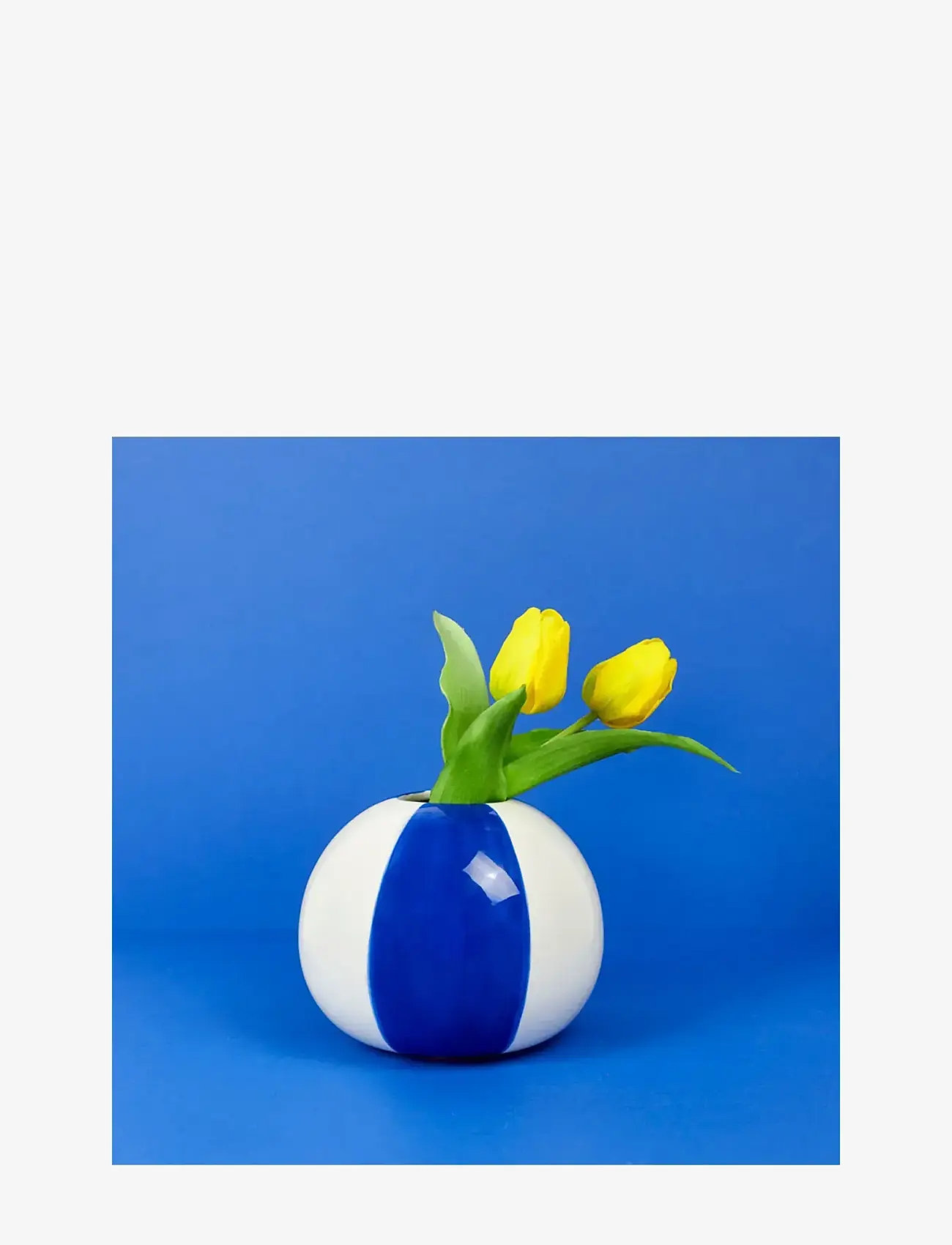 Balvi - Ceramic vase Beachball. Blue 14 cm - vaasid - blue/ white - 5