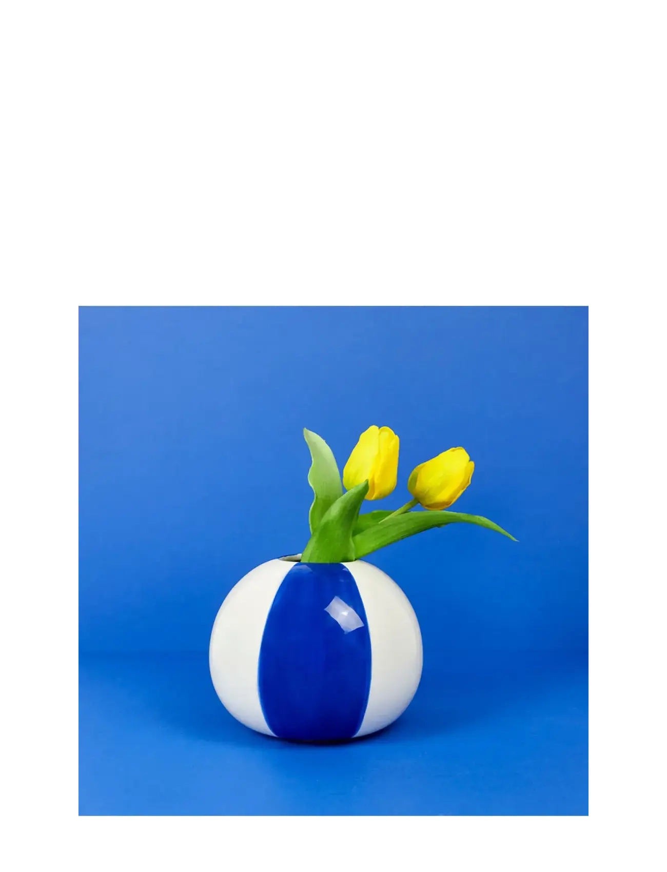 Balvi - Keramik Vase Beachball, Blå 14 cm - vaser - blue/ white - 5