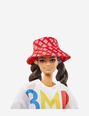 Barbie - Barbie BMR1959 Doll - Mesh T-Shirt, Plaid Joggers and Bucket - dukker - multi color - 2