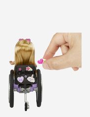 Barbie - Chelsea Wheelchair Doll - laveste priser - multi color - 2
