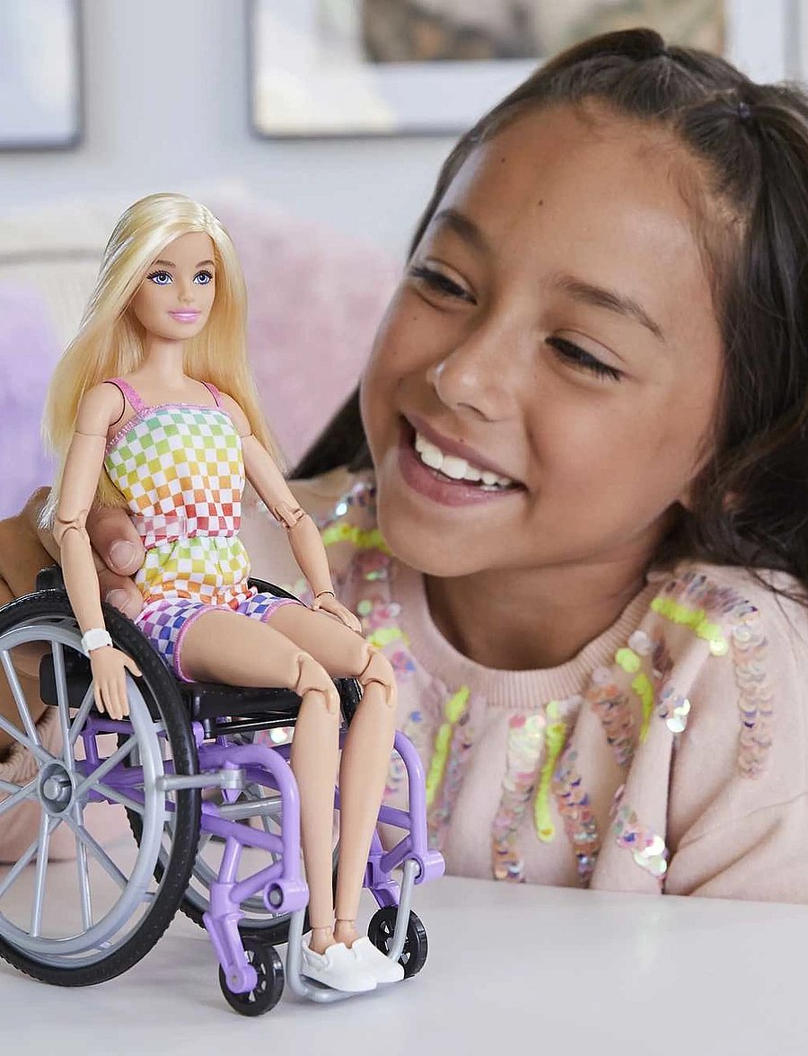Barbie - Fashionistas Doll #194 with Wheelchair & Ramp, Blond Hair, Rainbow Dress & Accessories - puppen - multi color - 0