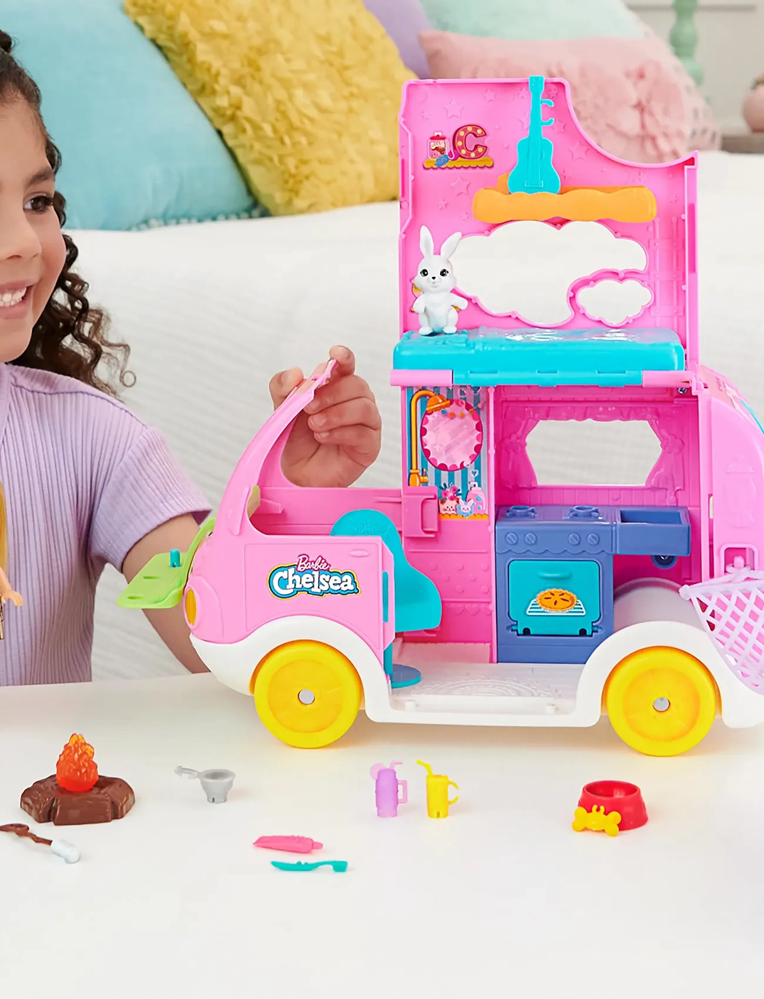 Barbie - Chelsea 2-in-1 Camper Playset with Small Doll, 2 Pets & 15 Accessories - multi color - 4