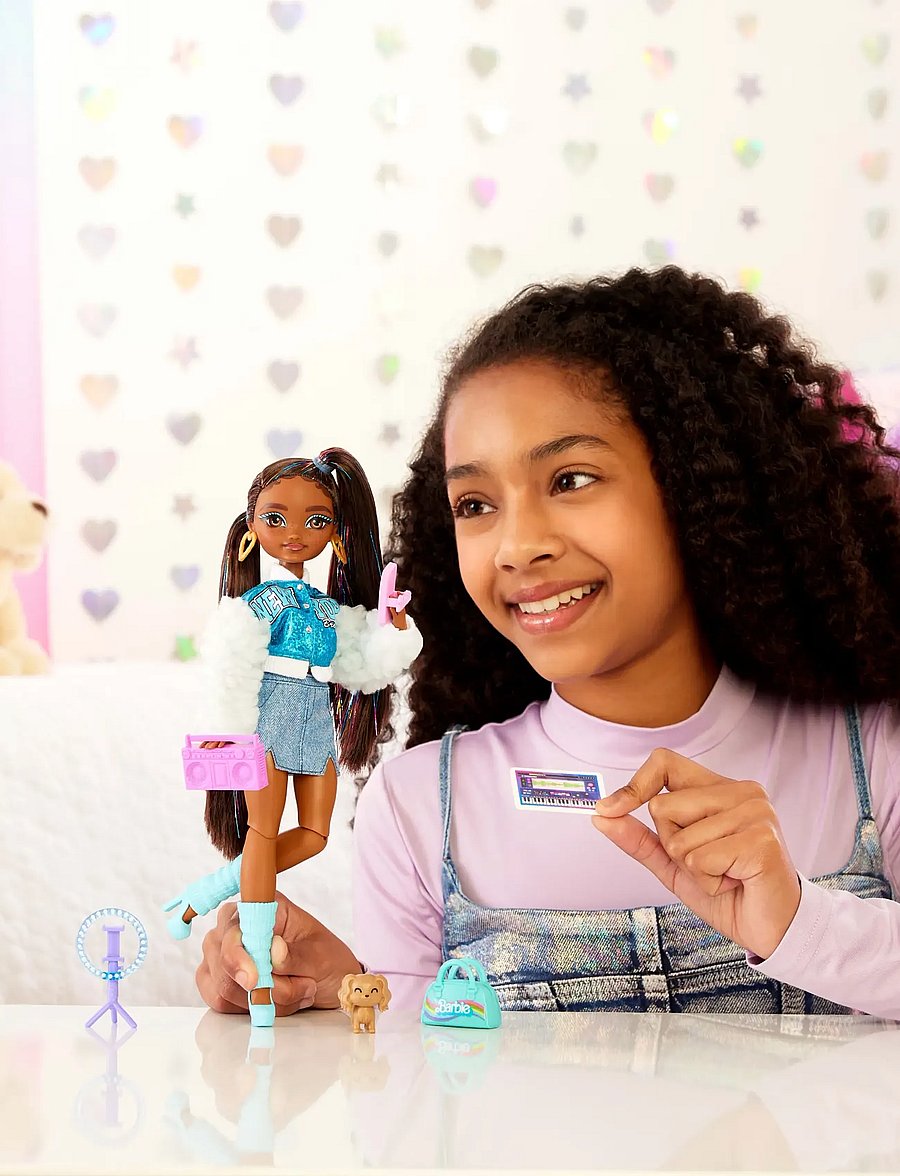 Barbie - Dream Besties “Brooklyn” Fashion Doll with 8 Video & Music Themed Accessories - puppen - multicolor - 0