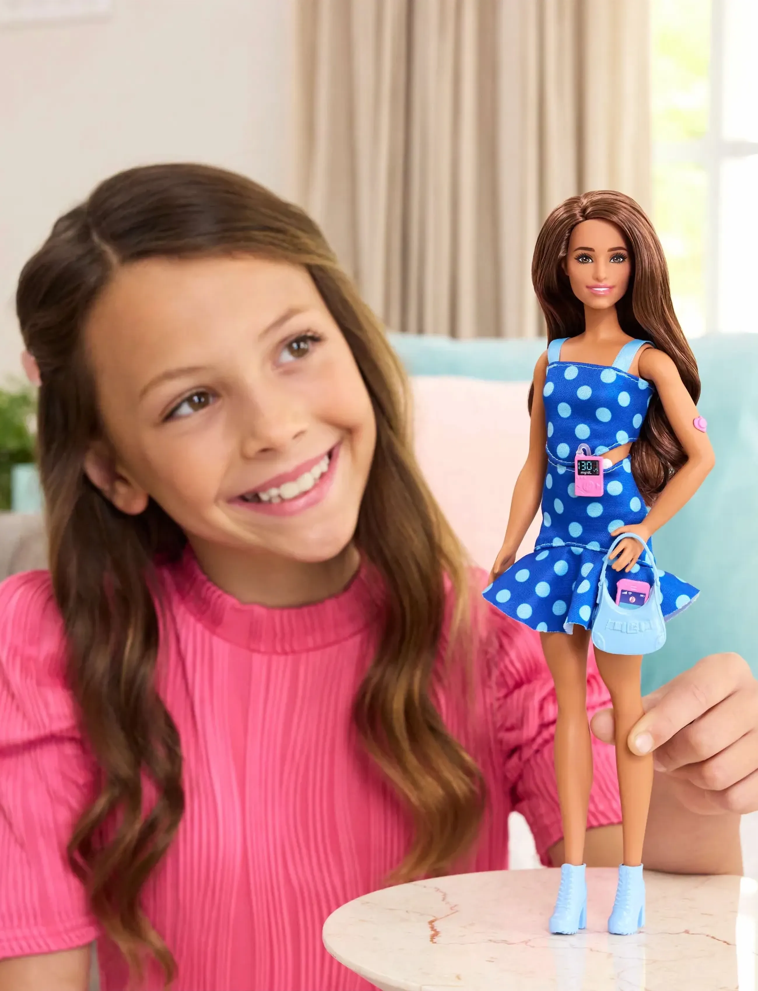 Barbie Fashionistas Doll #242 Doll With Type 1 Diabetes In Polka Dot Outfit With Accessories, Børn, Dolls, Blå, Str: ONE SIZE