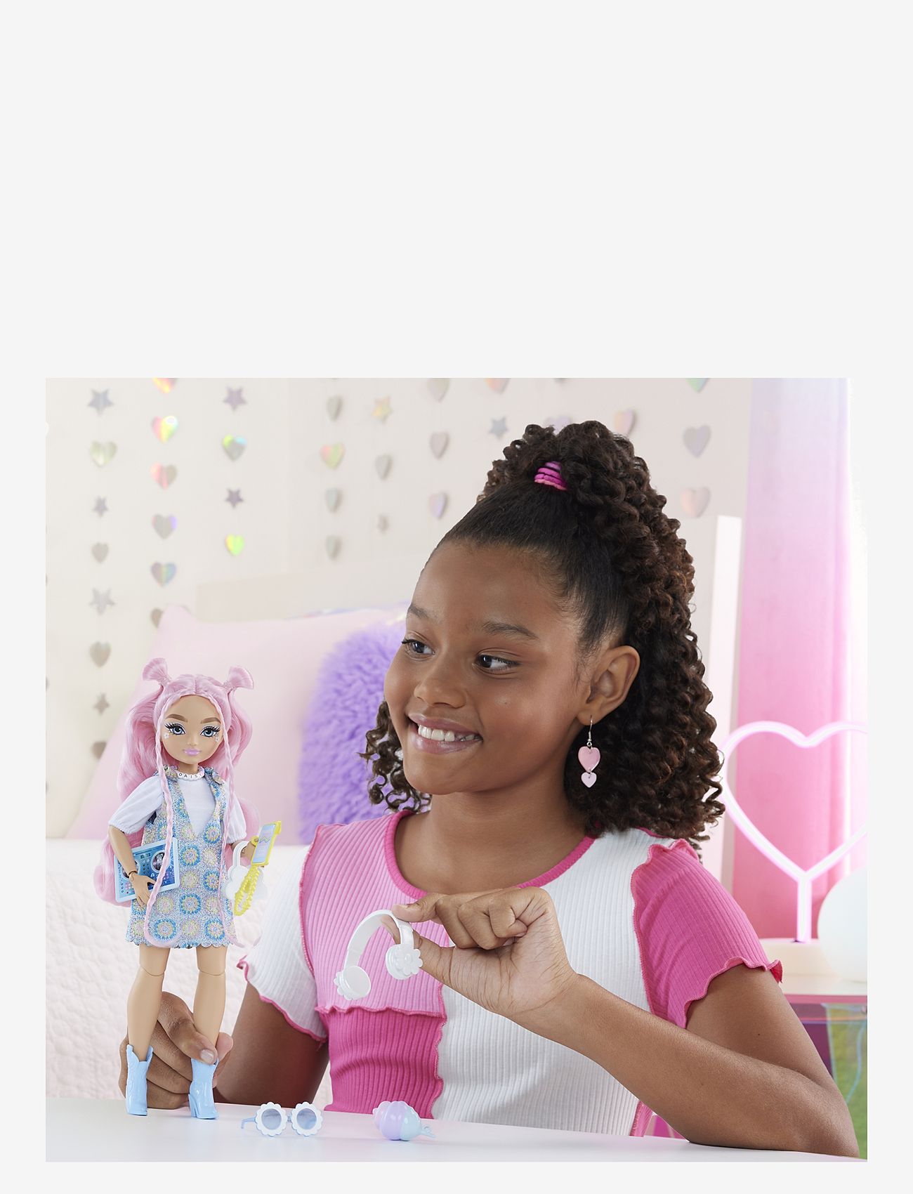 Barbie - Dream Besties Daisy Jean Fashion Doll with 9 DJ & Music Themed Accessories - dukker - multi color - 1