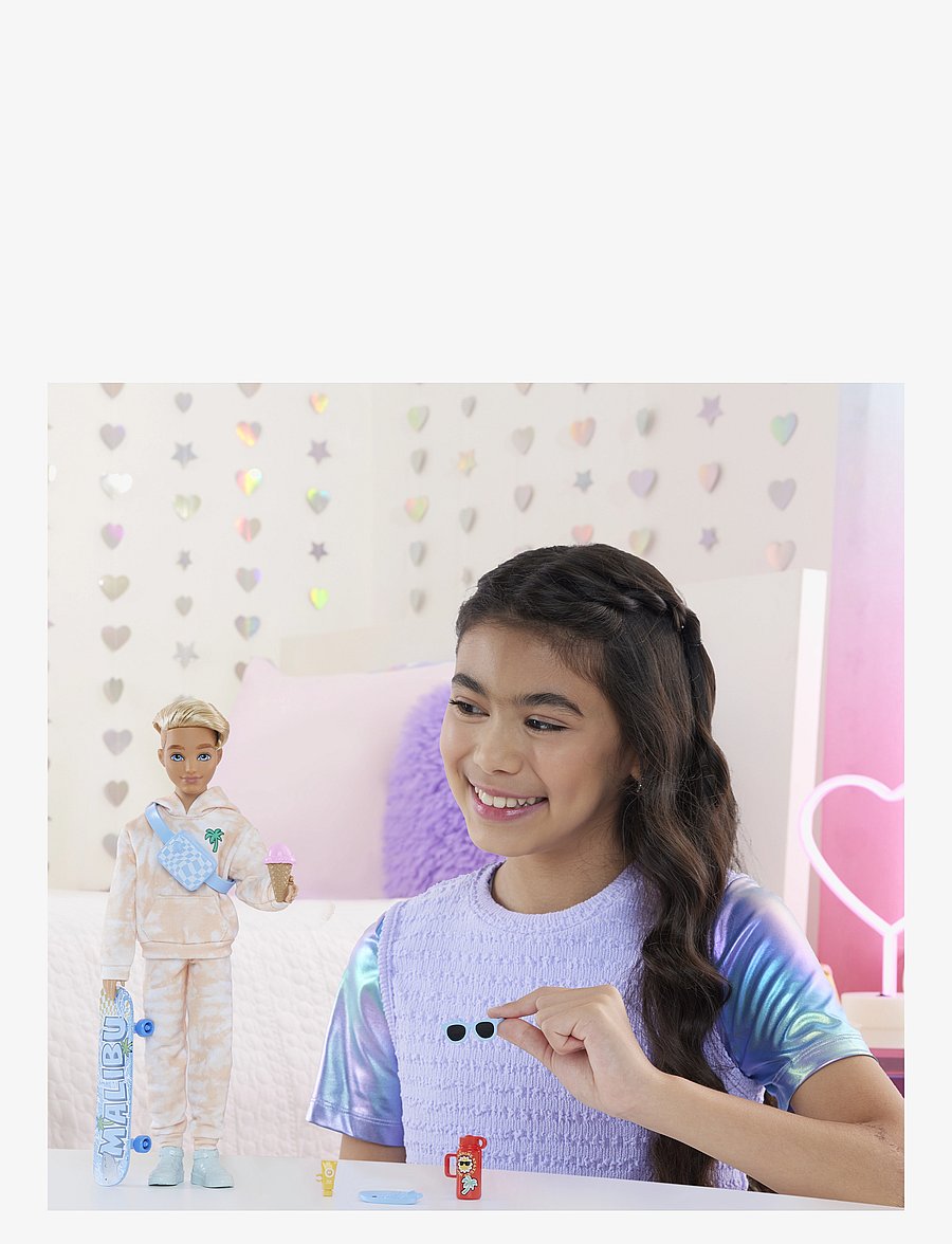 Barbie - Dream Besties Ken Fashion Doll with 9 Summer & Skateboard Themed Accessories - puppen - multi color - 2