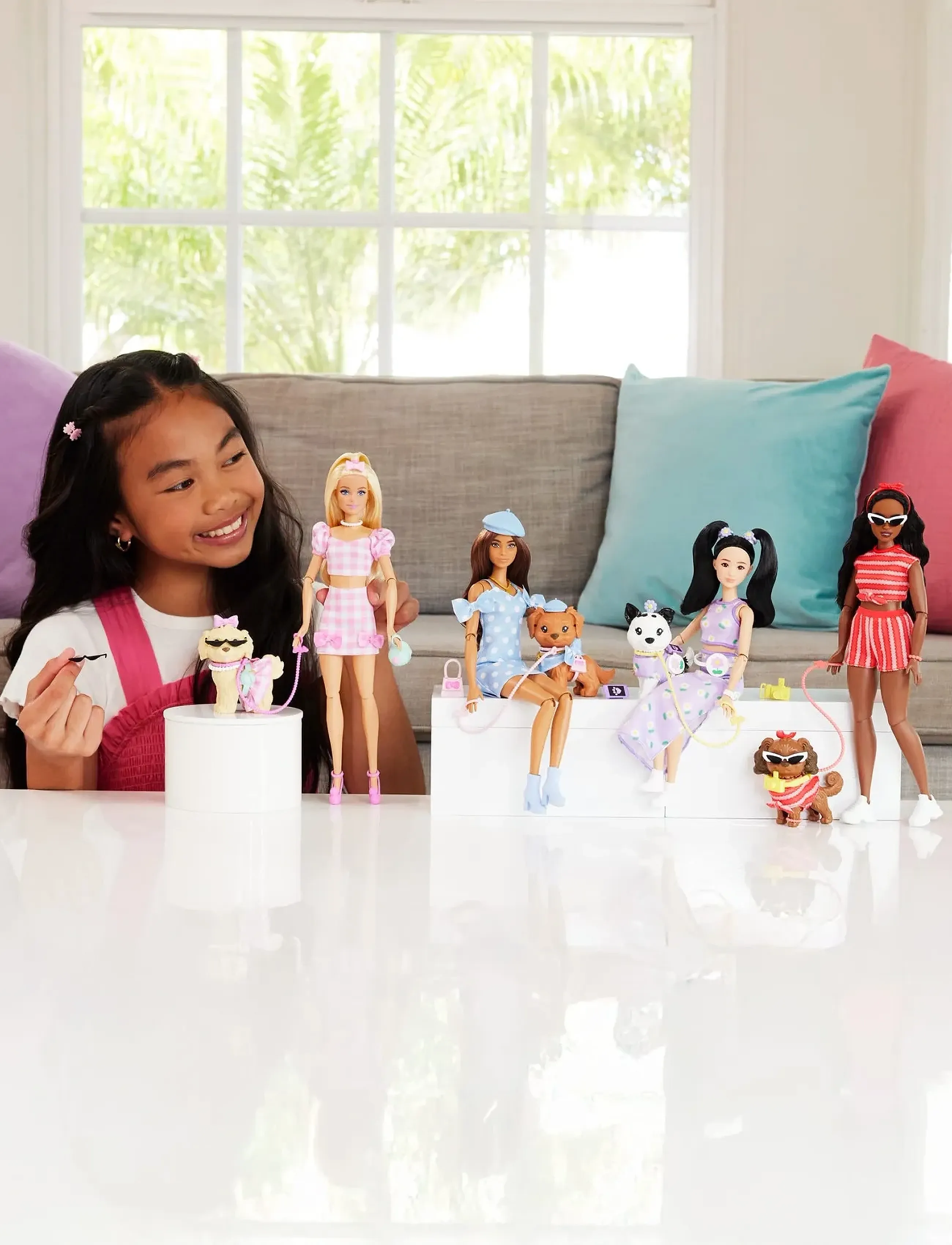 Barbie Twinning Looks Fashion Doll With Pet Dog, Matching Blue Clothes & Accessories, Brunette, Børn, Dolls, Blå, Str: ONE SIZE