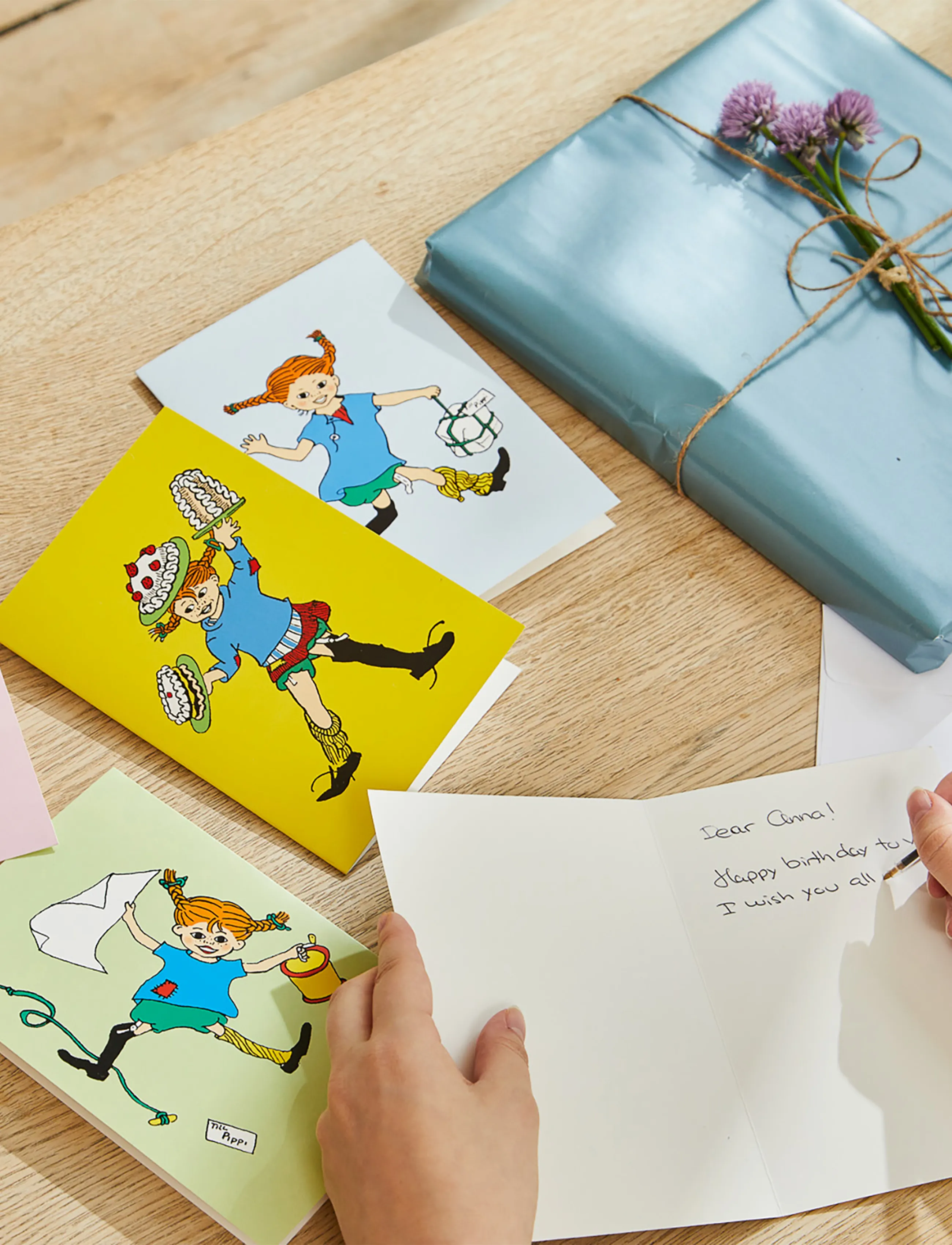 Pippi Langstrumpf - Pippi - Greeting Card w. Envelope - Blue - postkarten - blue - 3