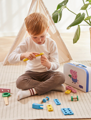 Barbo Toys - Gurli Gris Gustavs Værktøjssæt i kuffert - legetøjsværktøj - multiple color - 4