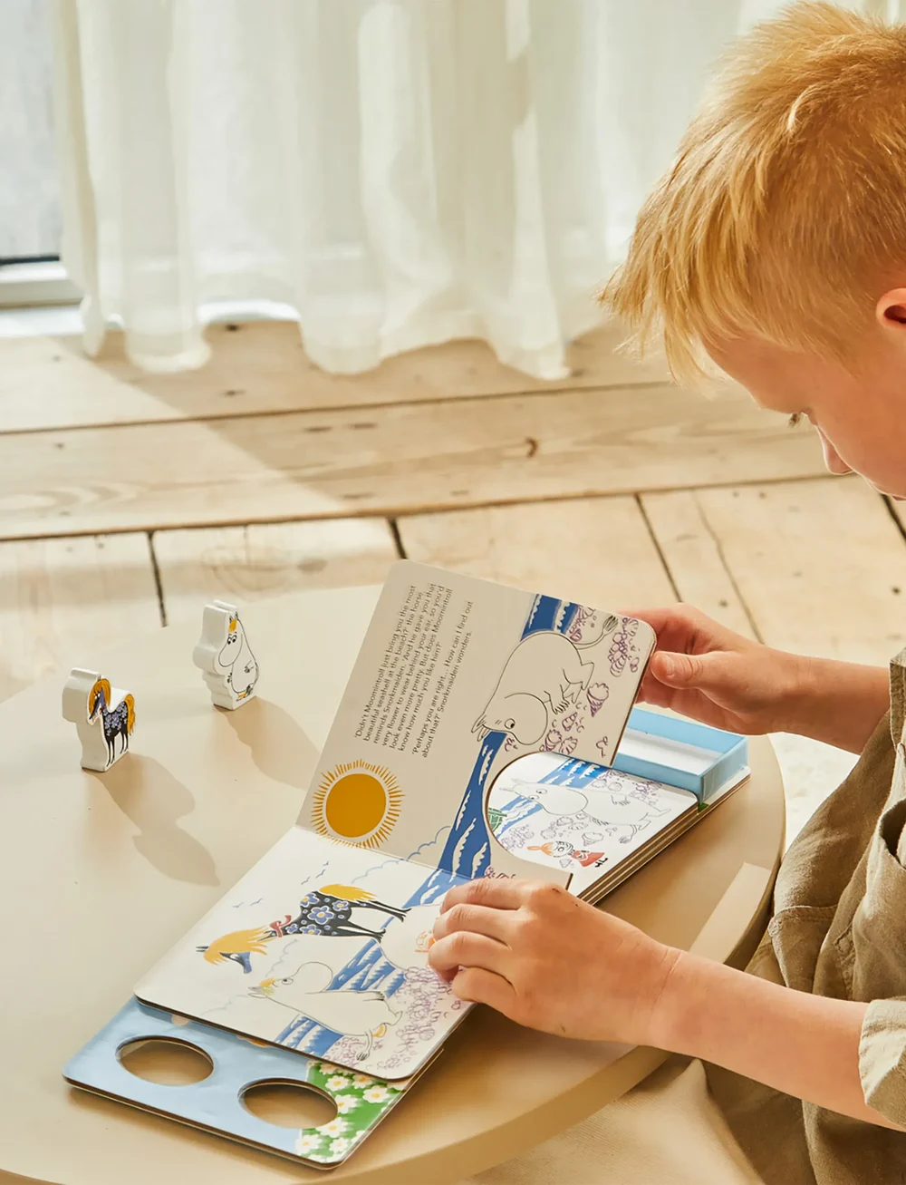 Muumitrollid - Moomin And Friends book - I like Him (ENG) - juturaamatud - multiple color - 0