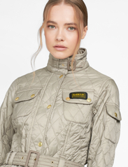 Barbour - B.Intl International Q Green Smoke-8 - quiltade jackor - taupe/pearl - 5