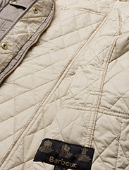 Barbour - B.Intl International Q Green Smoke-8 - quiltade jackor - taupe/pearl - 10