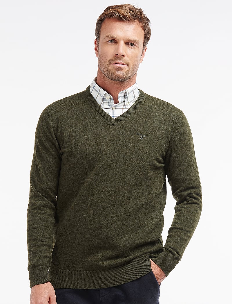 Barbour - Barbour Essential Lambswool V Neck Sweater - knitted v-necks - racing grn - 0