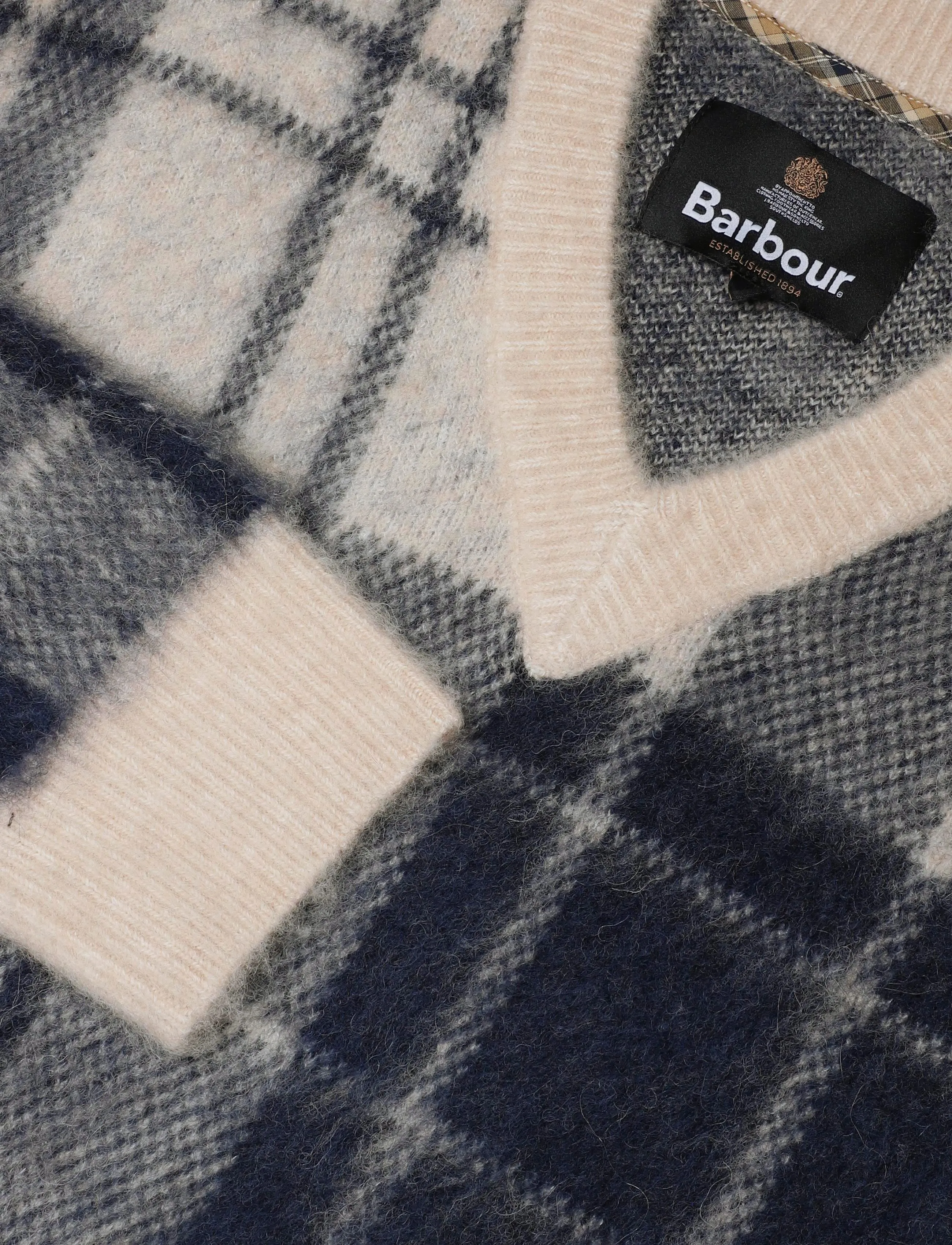 Barbour - Barbour Hunham Tartan V-Neck Knitted Jumper - v-hals - stone - 5