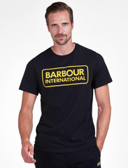 Barbour - B.Intl Essential Large Logo Tee - lyhythihaiset - black/yellow - 2