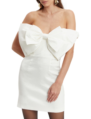 Bardot - MINI BOW DRESS - party wear at outlet prices - white - 5