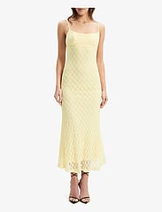 bardot adoni mesh midi dress yellow Amazon.com: BARDOT Women's Adoni Mesh Midi Dress, Moss, Yellow, 4 : Clothing, Shoes & Jewelry
