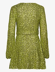 Bardot - SEQUIN BELLISSA DRESS - ballīšu apģērbs par outlet cenām - lime - 2