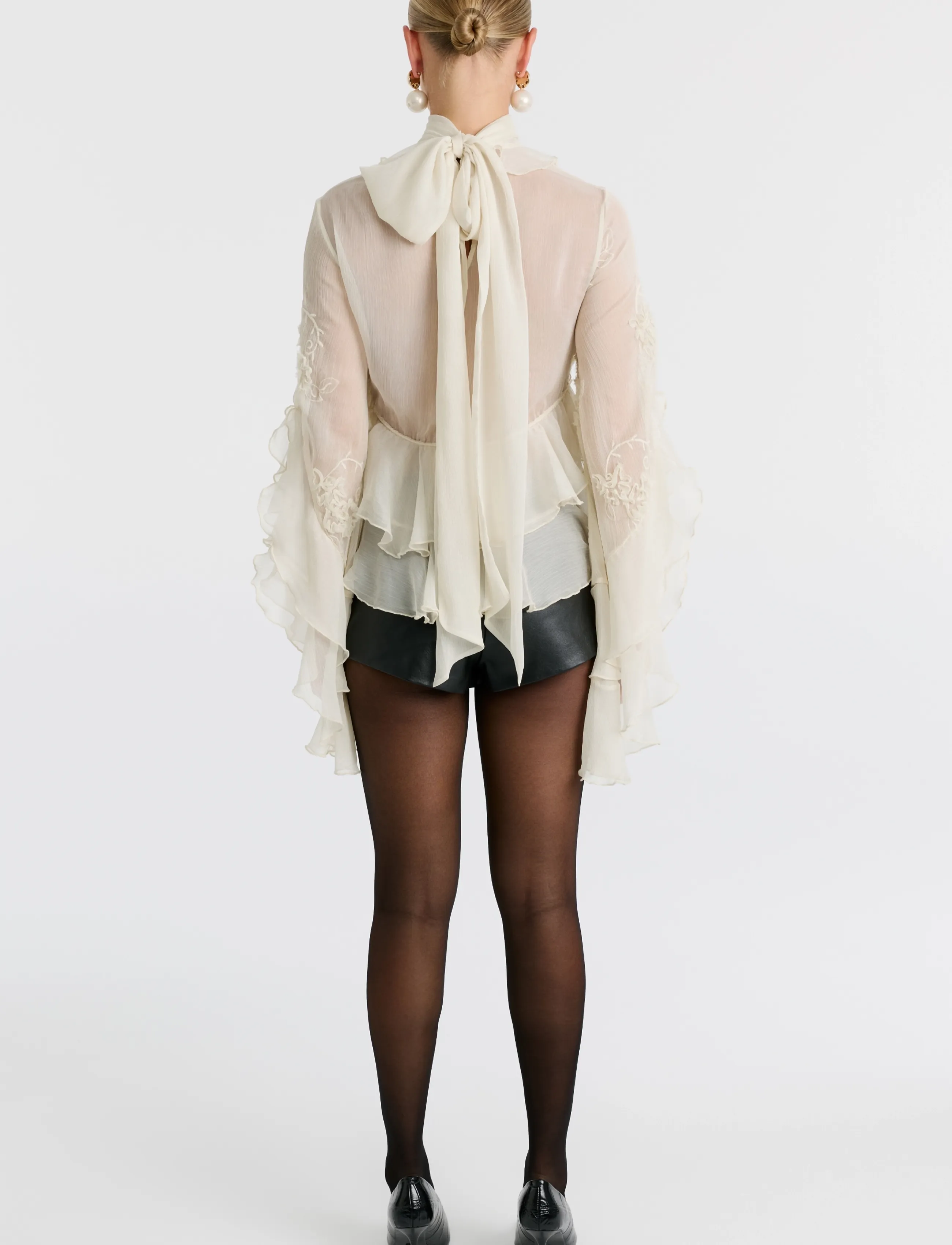 Bardot Anyssa Ruffle Blouse, Kvinder, Flæsebluse Med Sløjfe, Cream, Str: 40