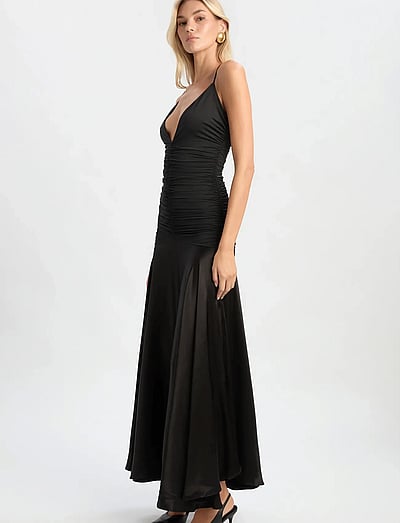 Bardot Evening Dresses - Buy online at Boozt.com Bardot Evening Dresses - Buy online at Boozt.com